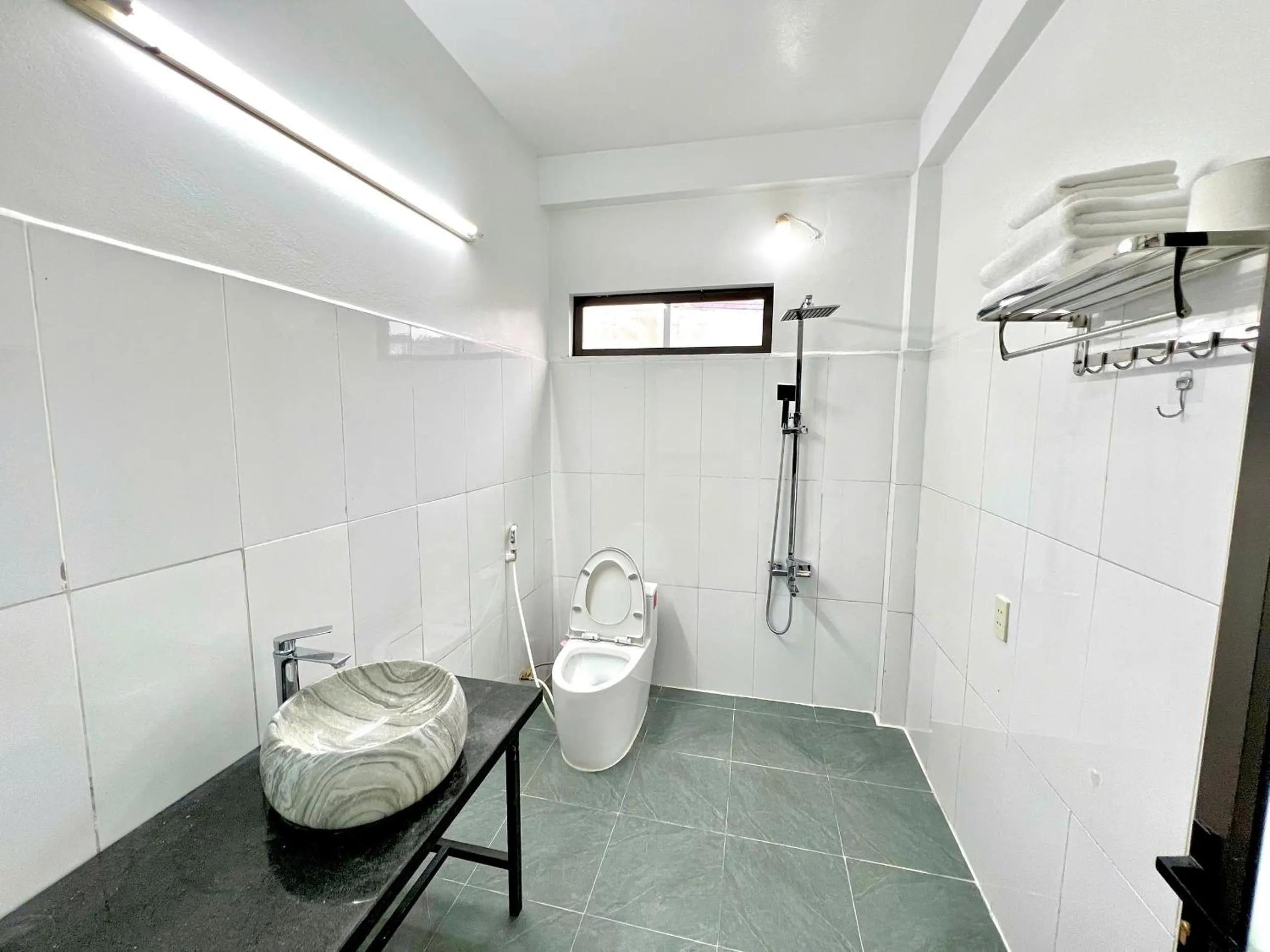 Shower in Noi Bai Sunflower Hotel