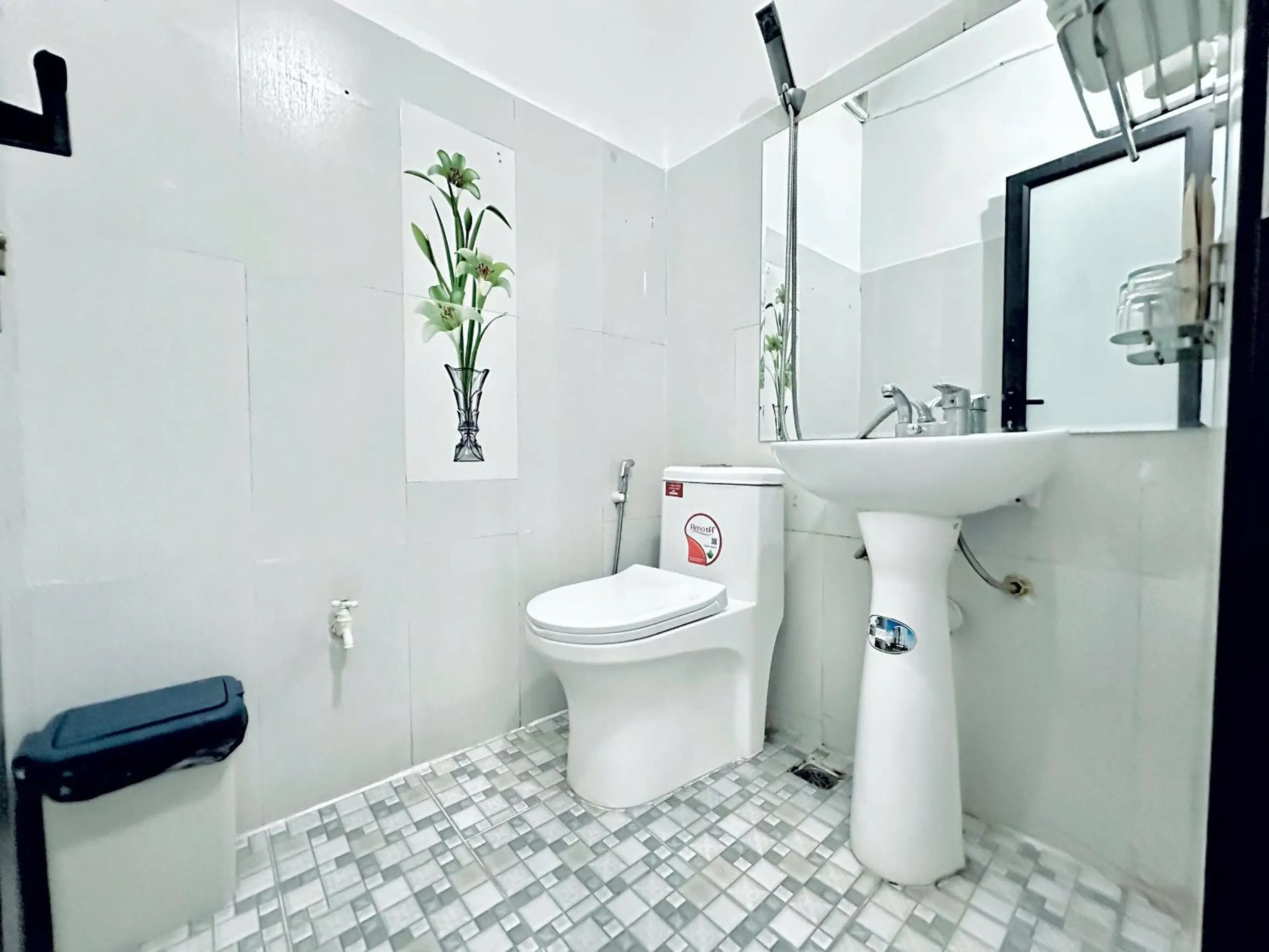 Shower in Noi Bai Sunflower Hotel