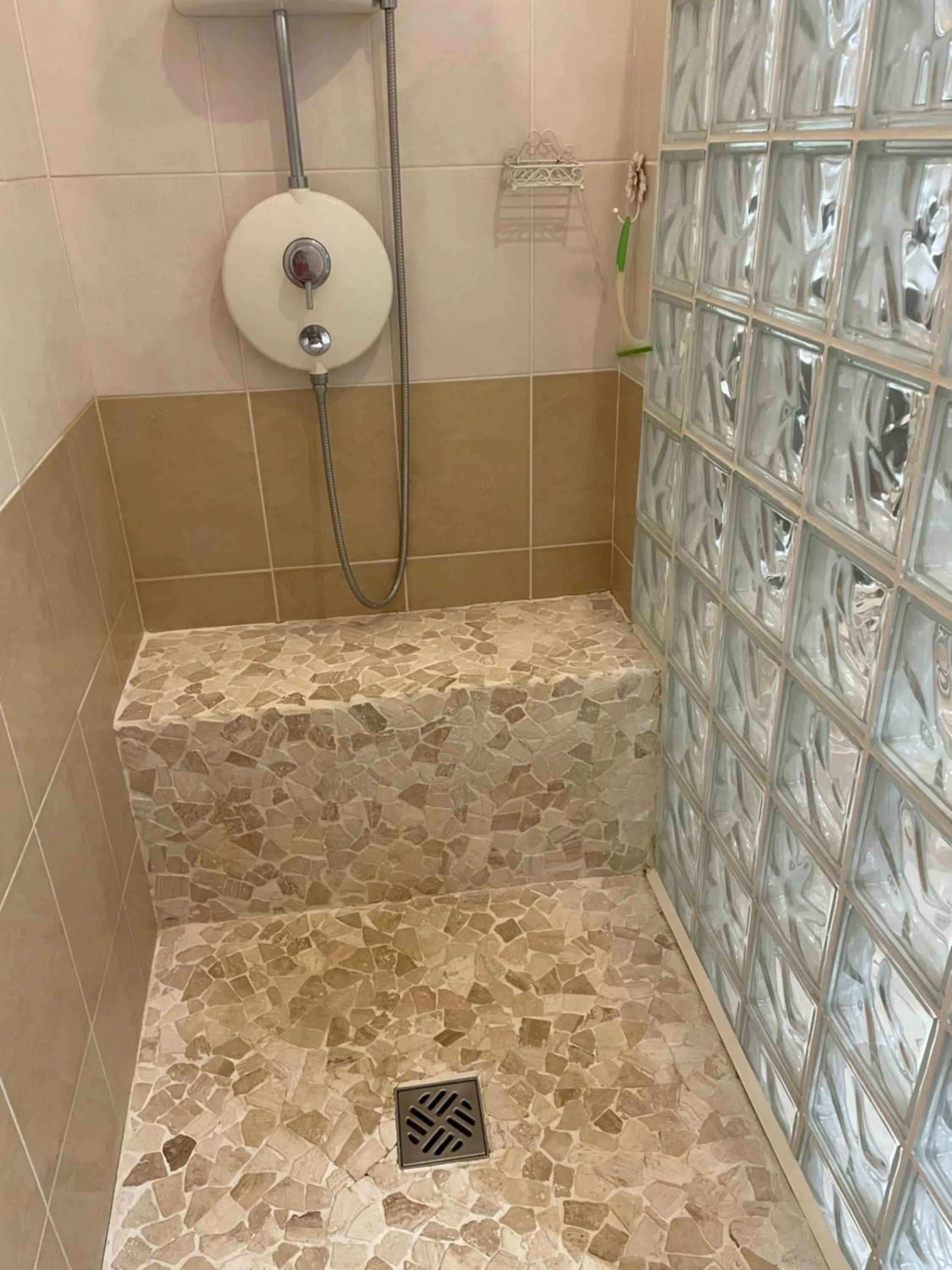 Shower in Chambre d'Hôte Couguiolet - avec piscine