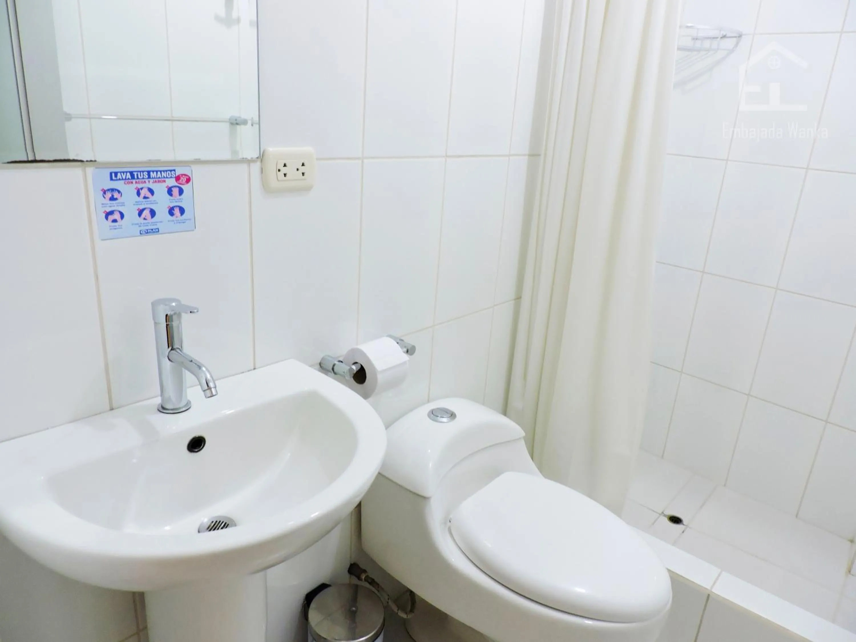 Bathroom in EmbajadaWanka
