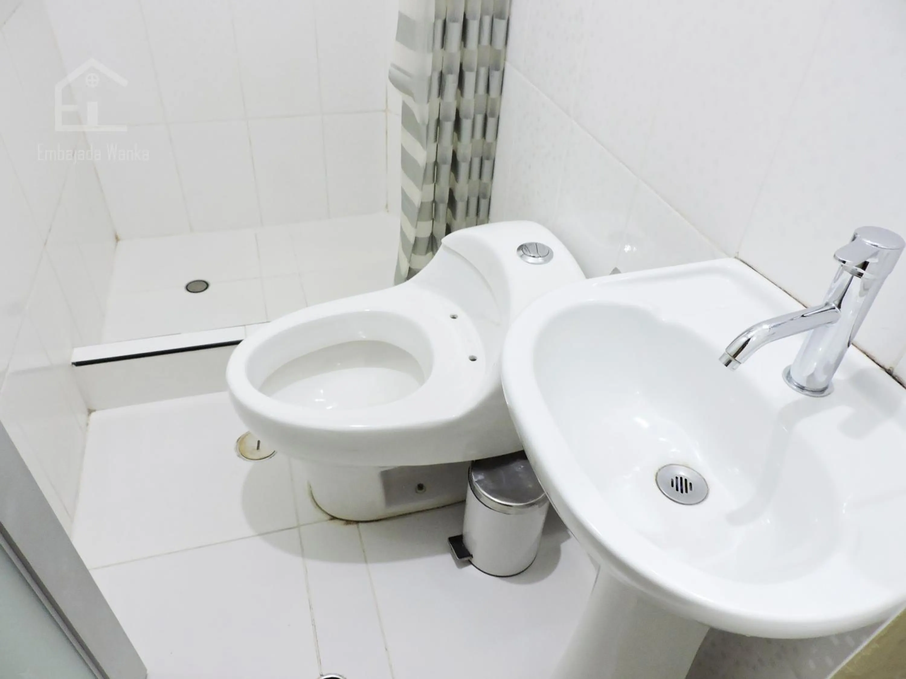 Bathroom in EmbajadaWanka