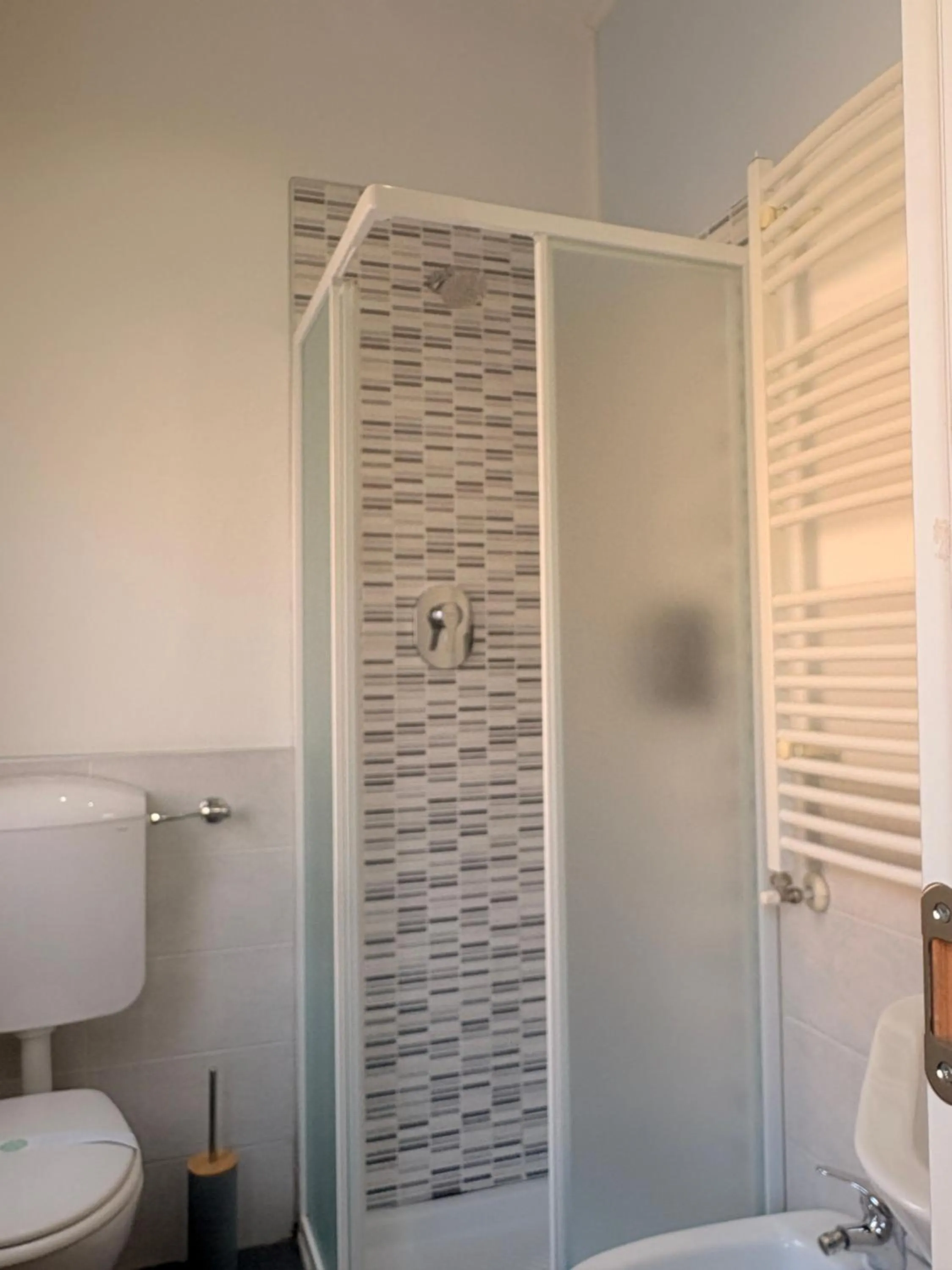 Shower in Forum Guest House FREE Private Parking