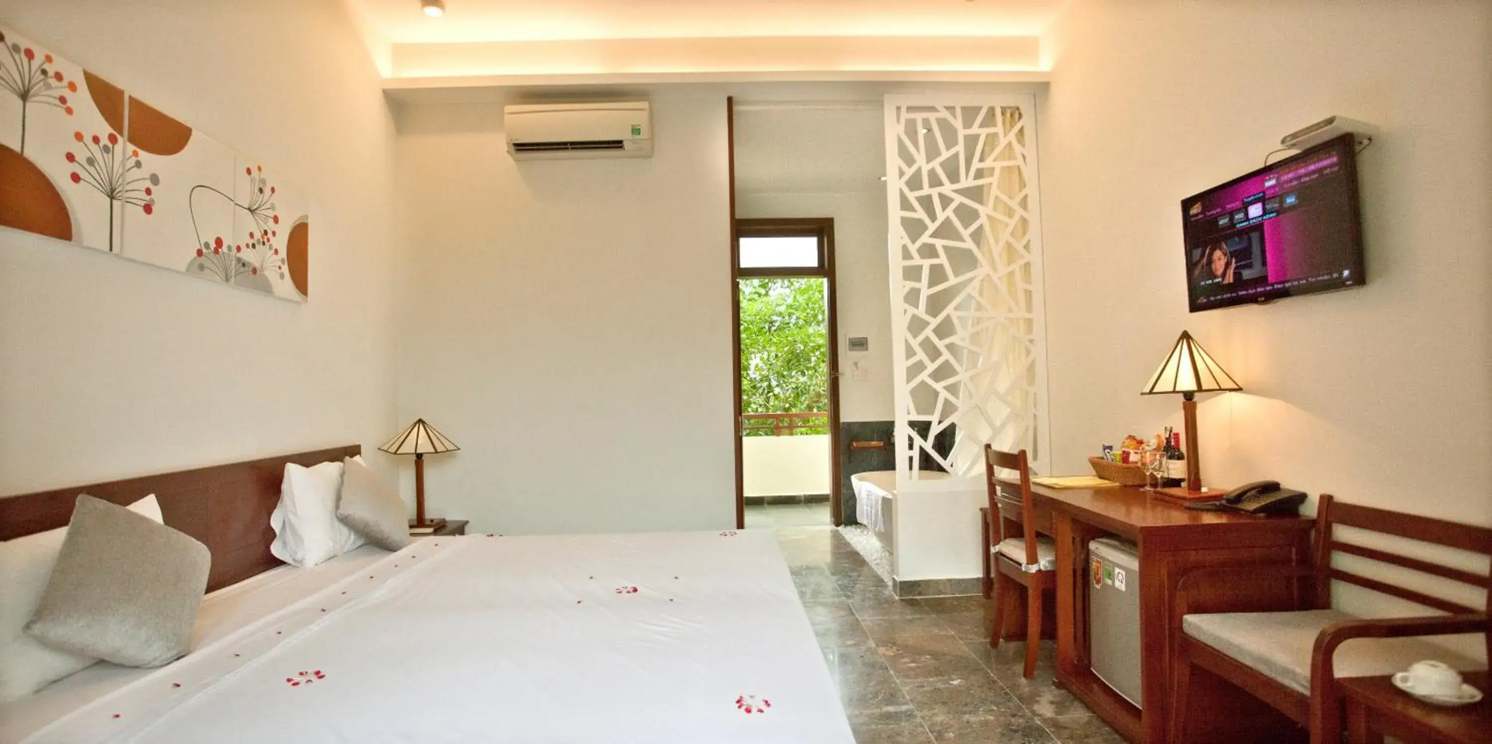 Bed in Hoi An TNT Villa Bed in Hoi An TNT Villa