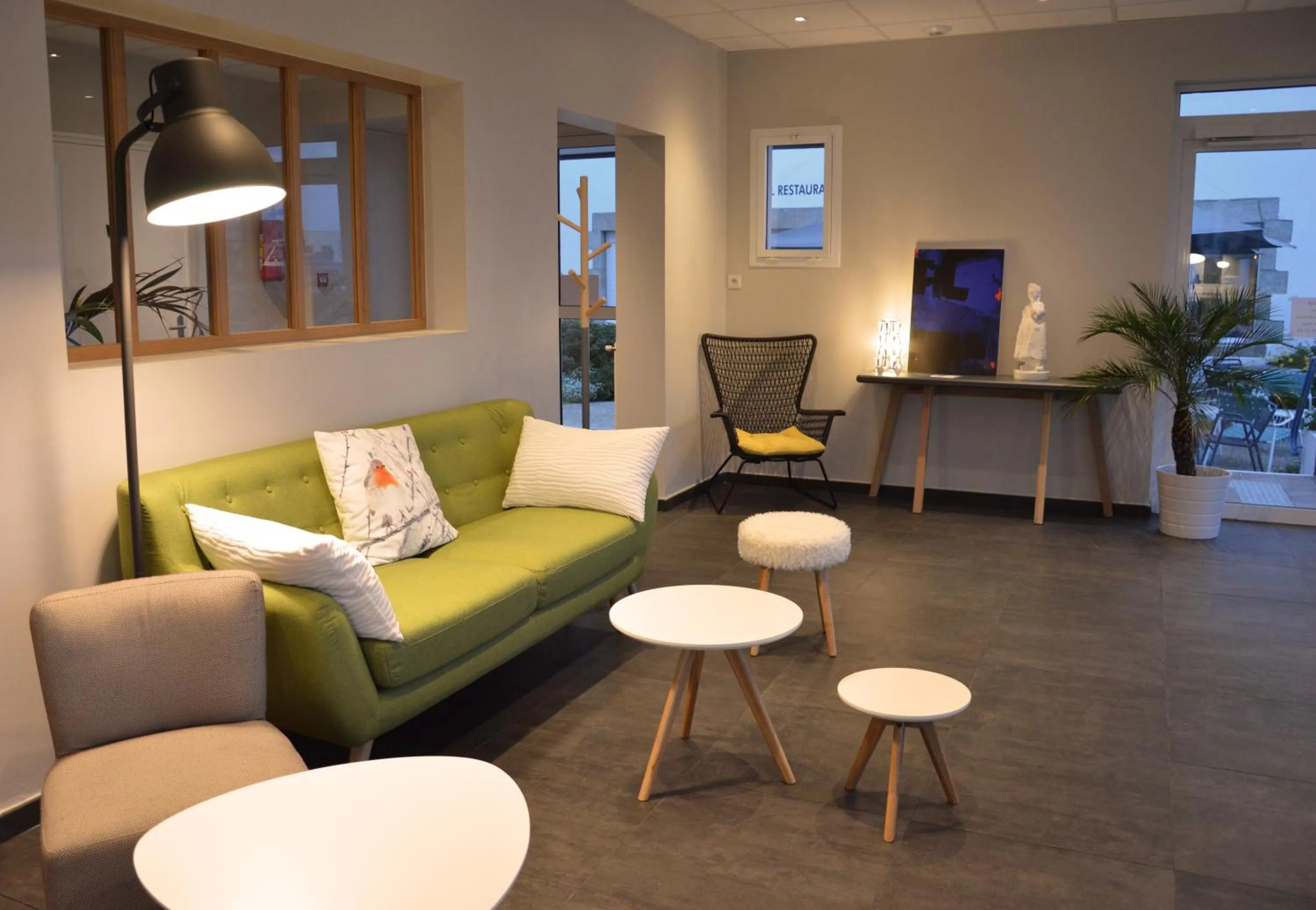 Library in Logis Hotel Du Port