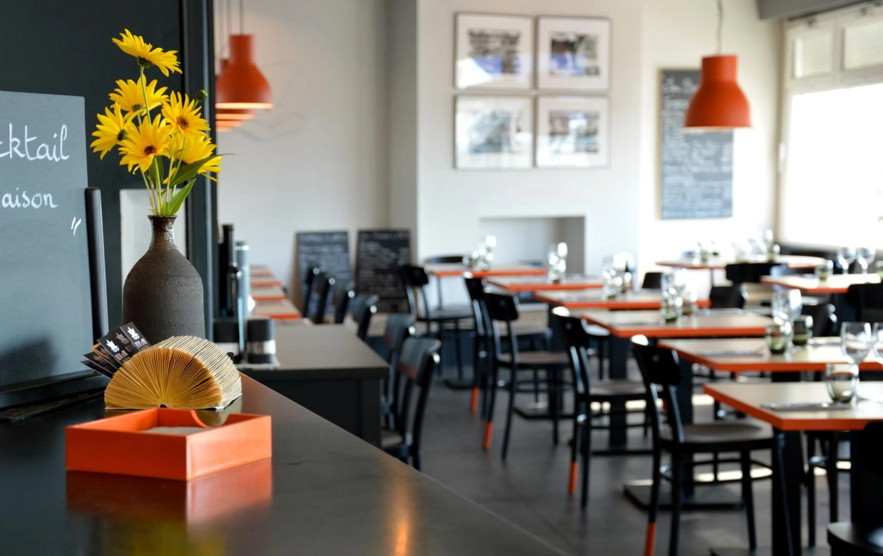 Restaurant/places to eat in Logis Hotel Du Port