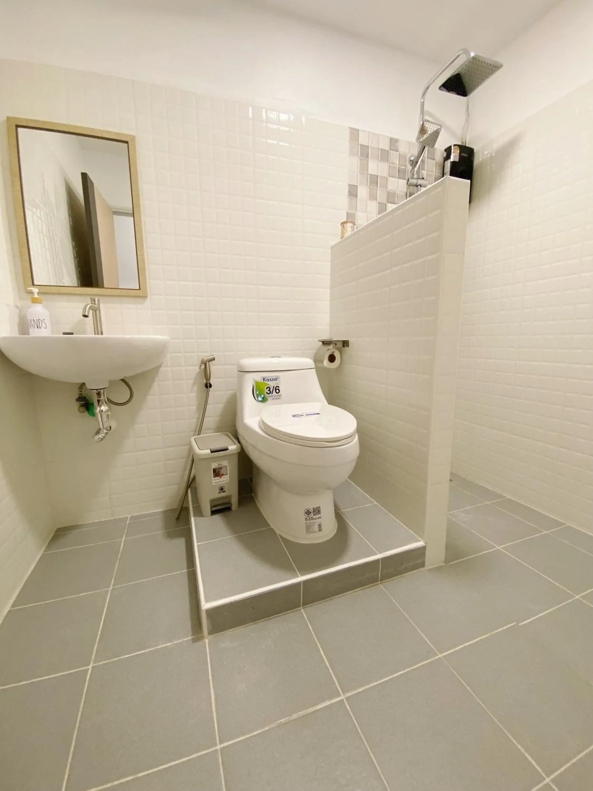 Toilet in SJ Beach House Patong