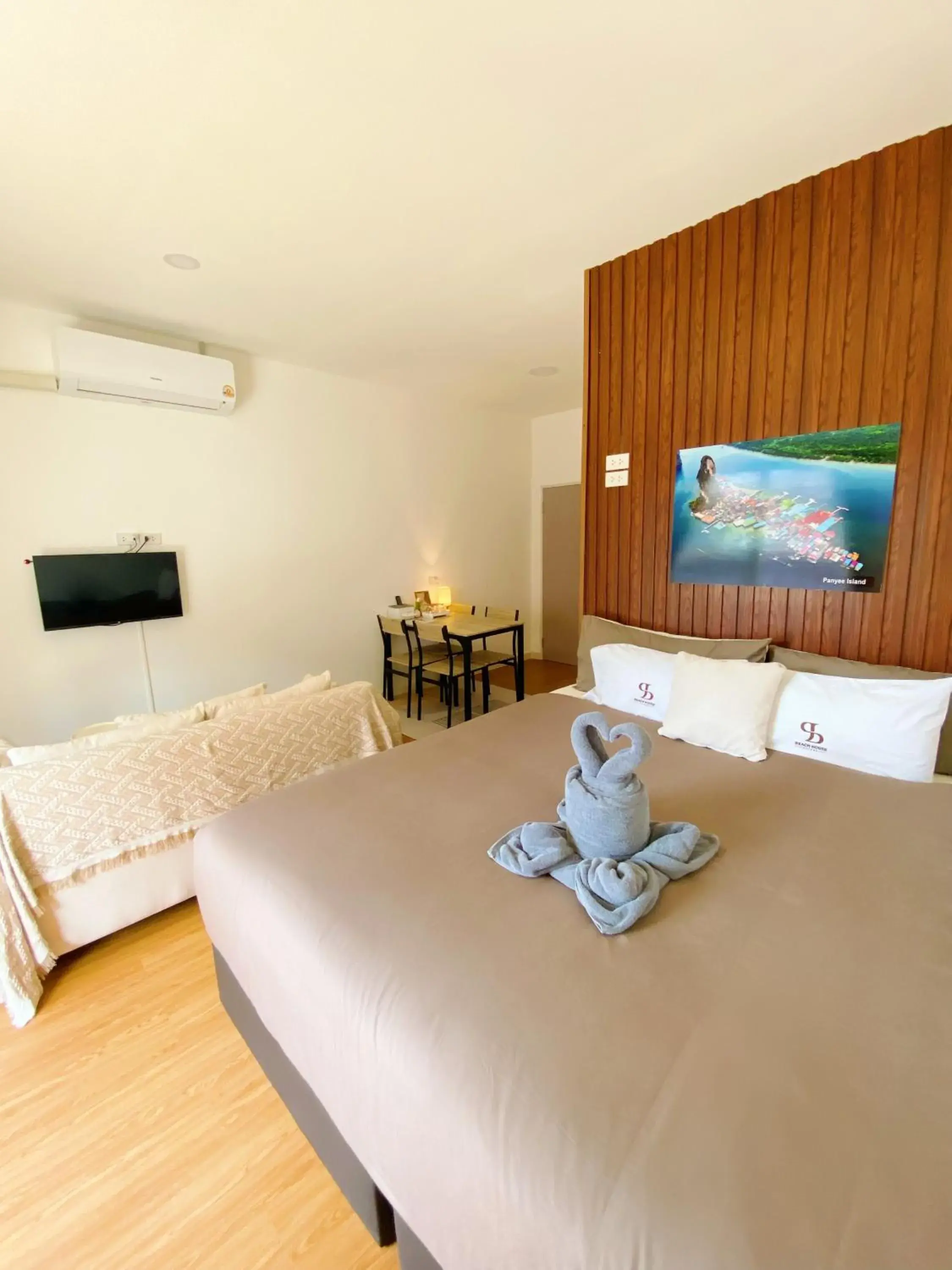 Deluxe Family Room in SJ Beach House Patong Deluxe Family Room in SJ Beach House Patong
