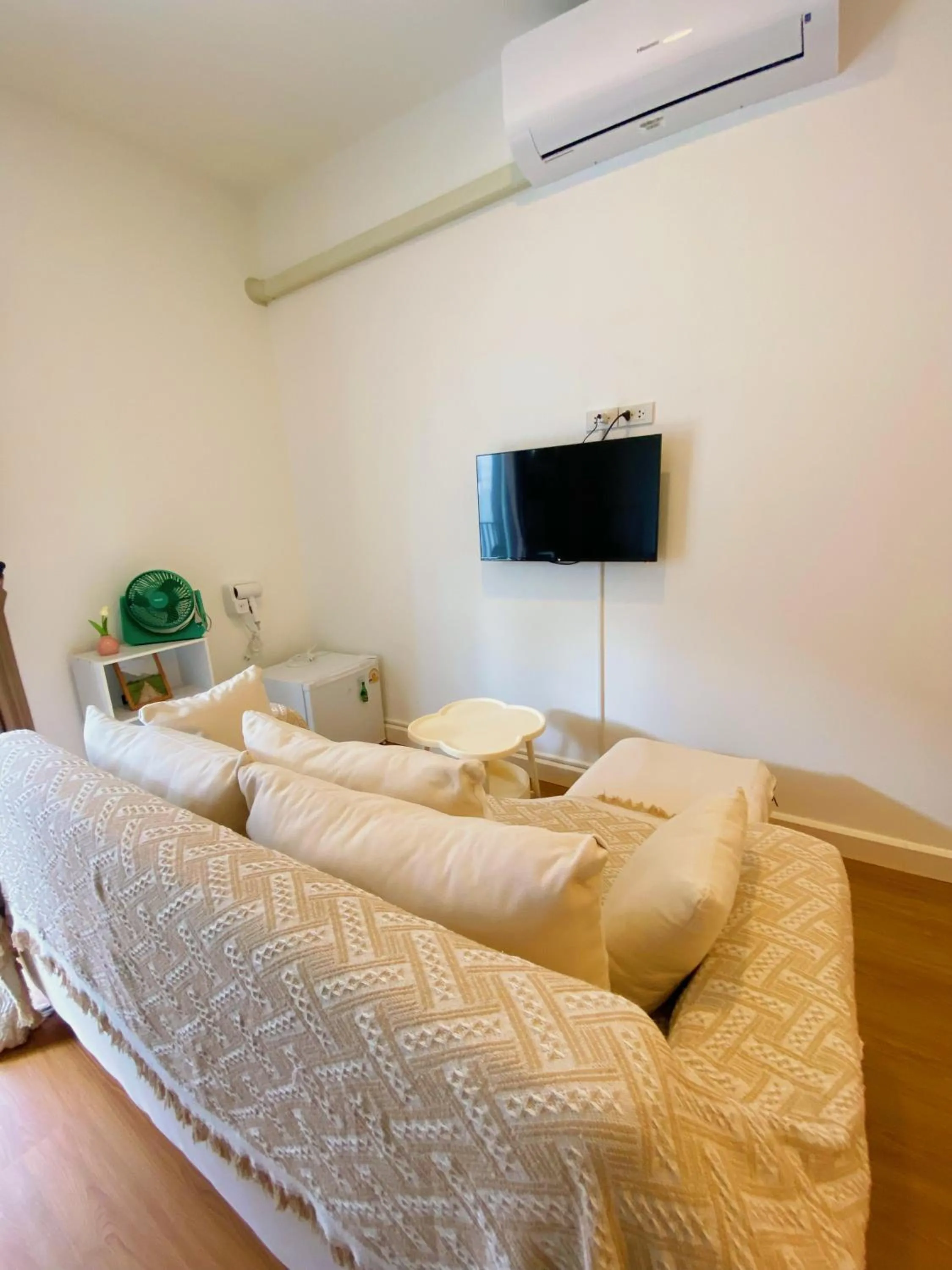 TV and multimedia, Bed in SJ Beach House Patong