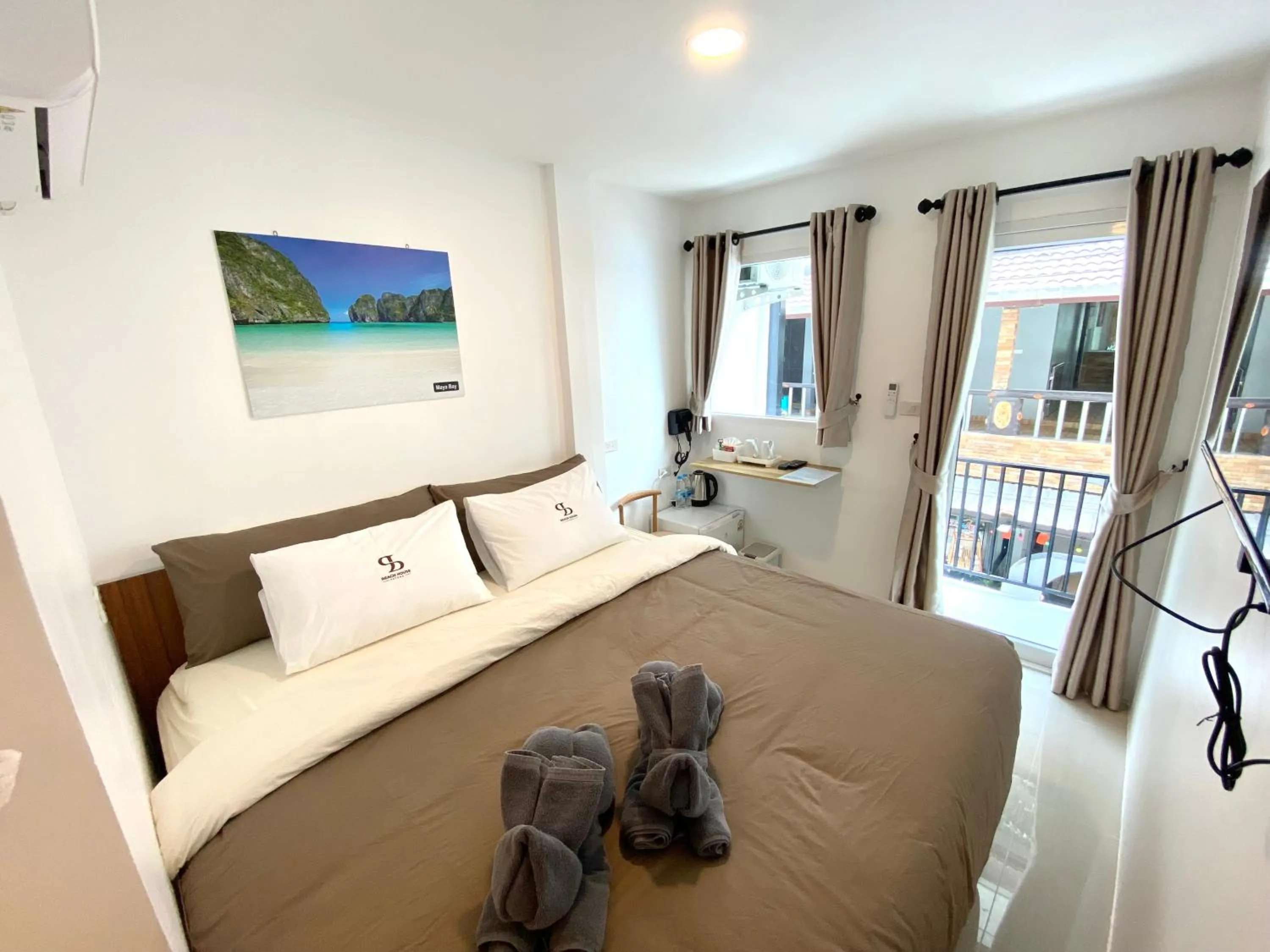 Bed in SJ Beach House Patong