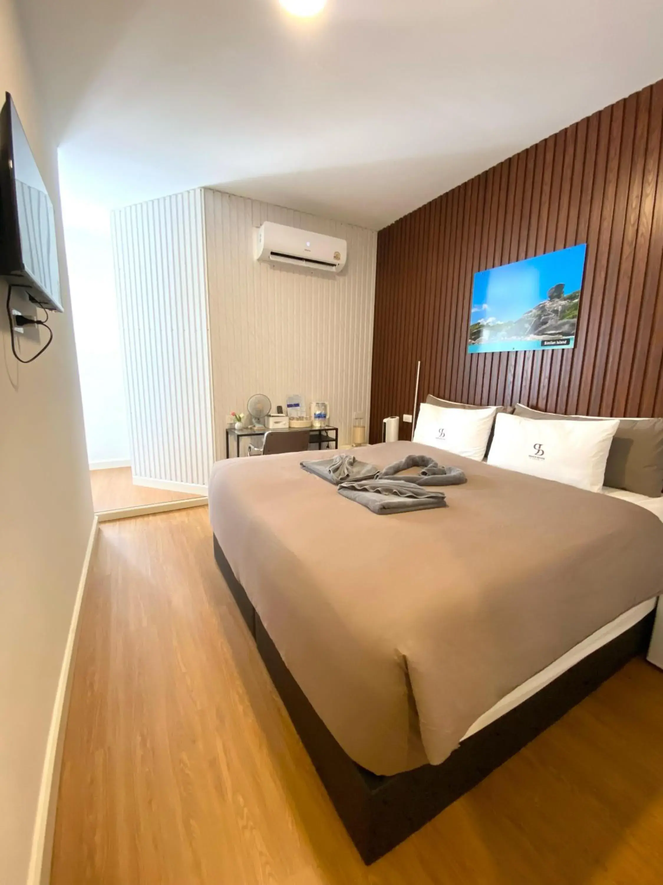 Deluxe Double Room in SJ Beach House Patong Deluxe Double Room in SJ Beach House Patong