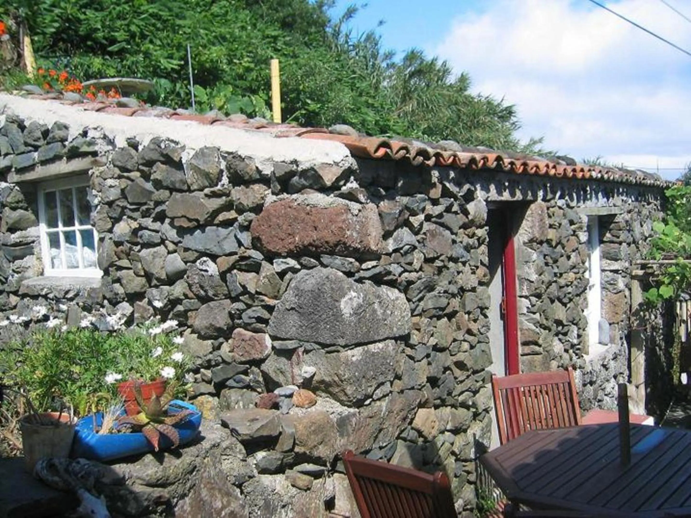 Facade/entrance in O Palheiro