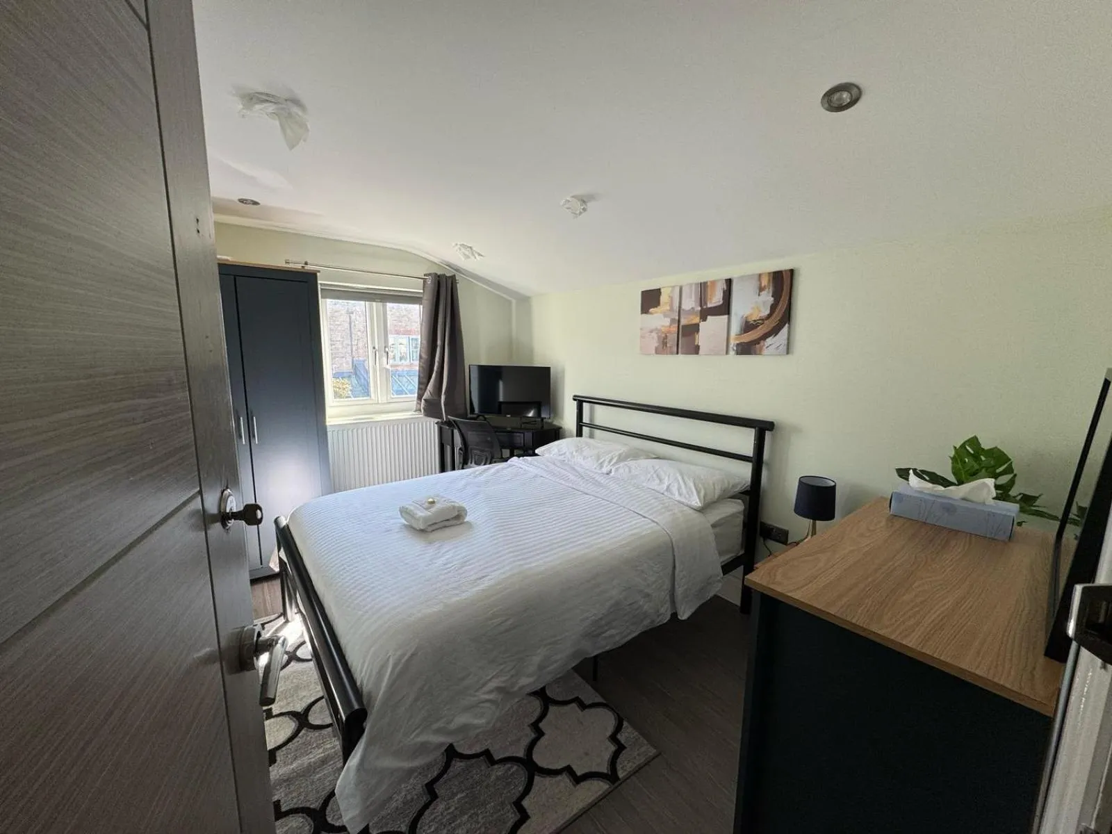 Bedroom, Bed in Tooting Stays