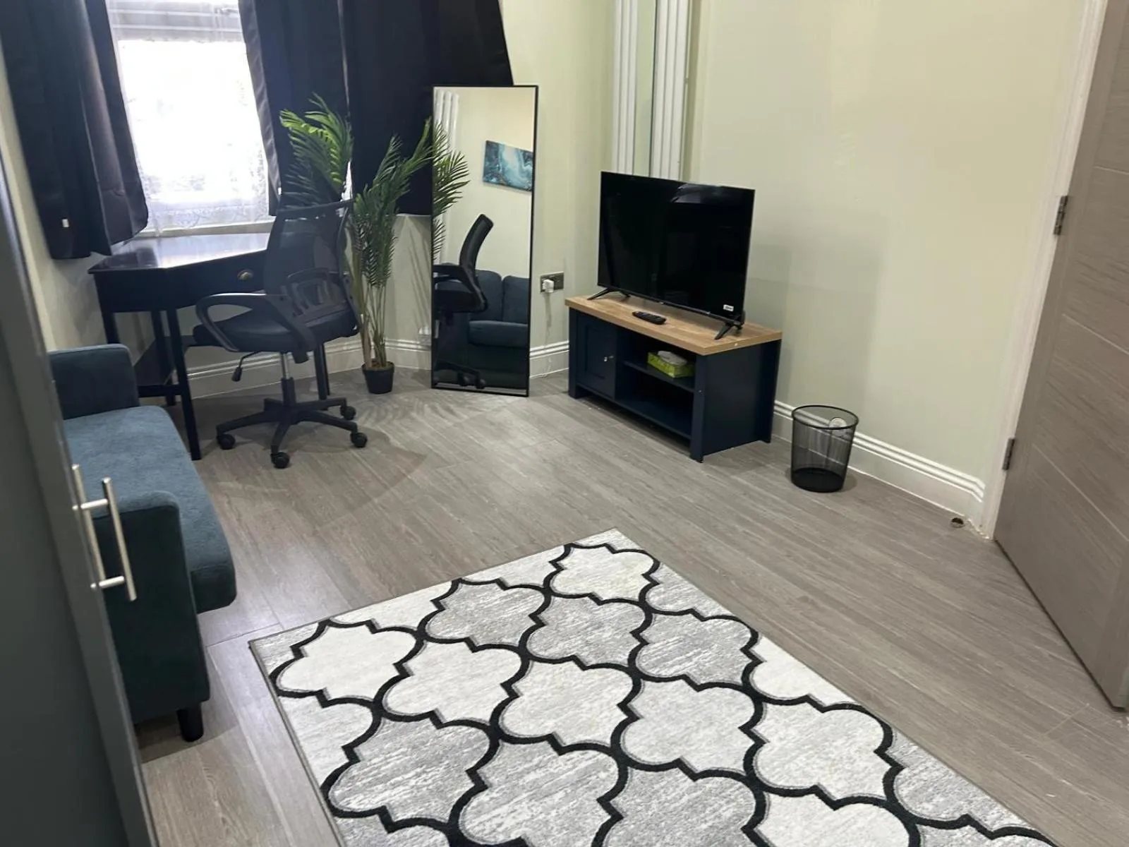 Bedroom, Bed in Tooting Stays