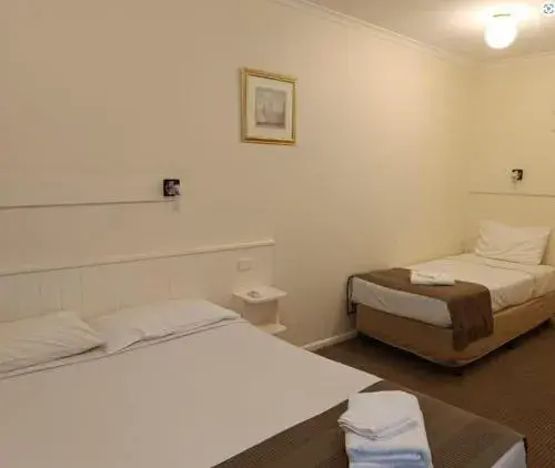 Budget Twin Room in Lazy River Motor Inn Budget Twin Room in Lazy River Motor Inn