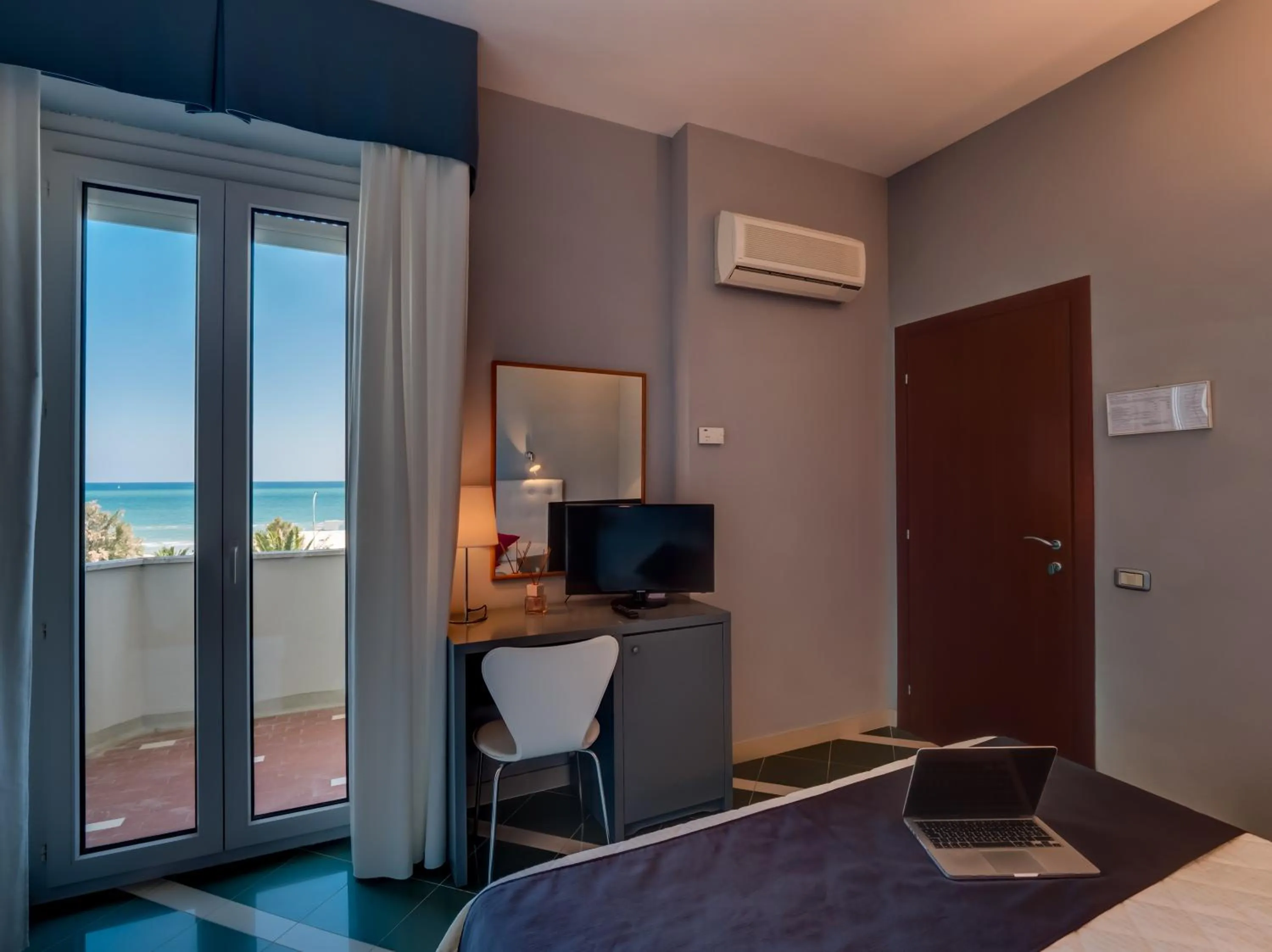 Bed in Hotel Metropol