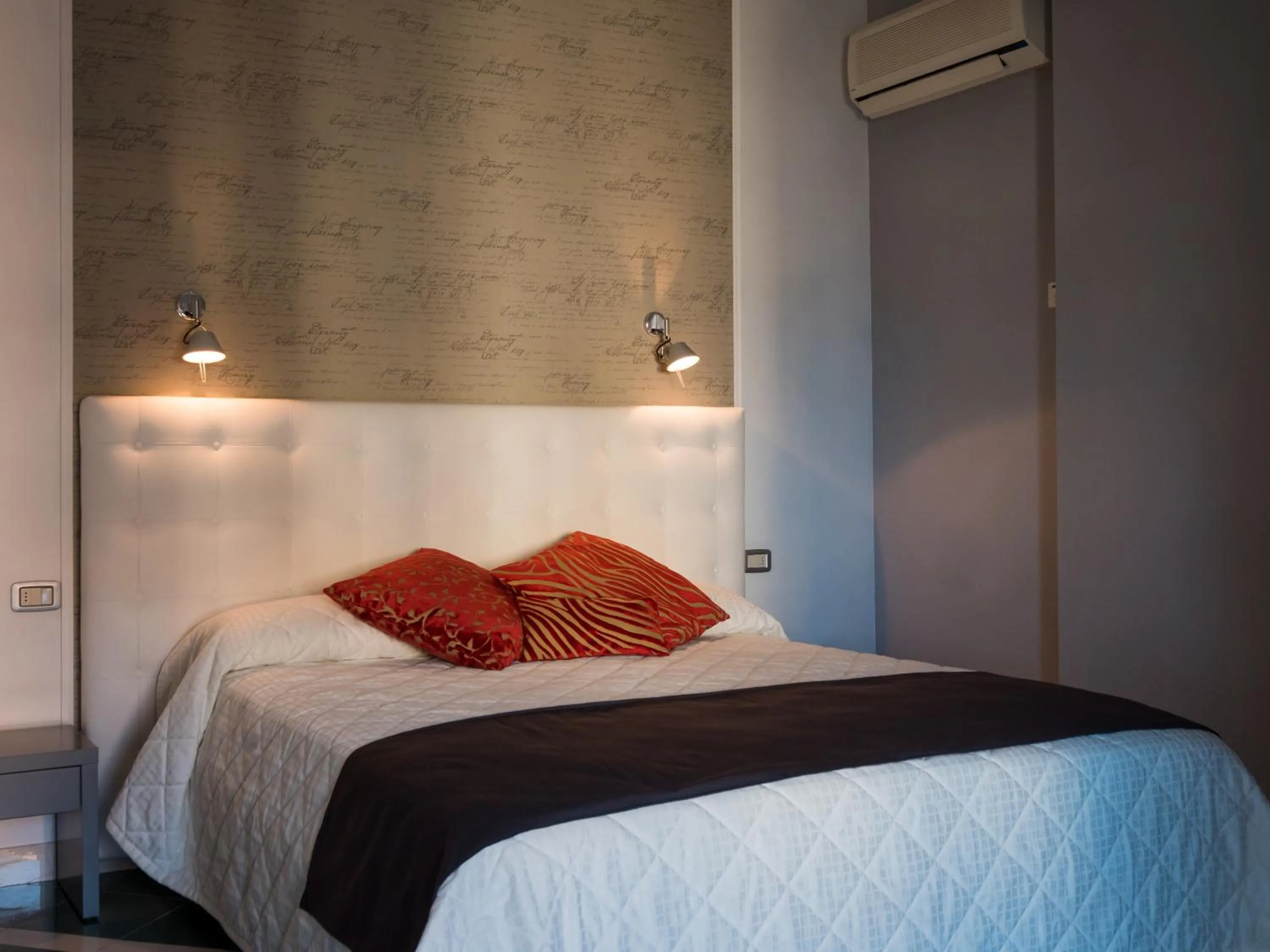 Bed in Hotel Metropol