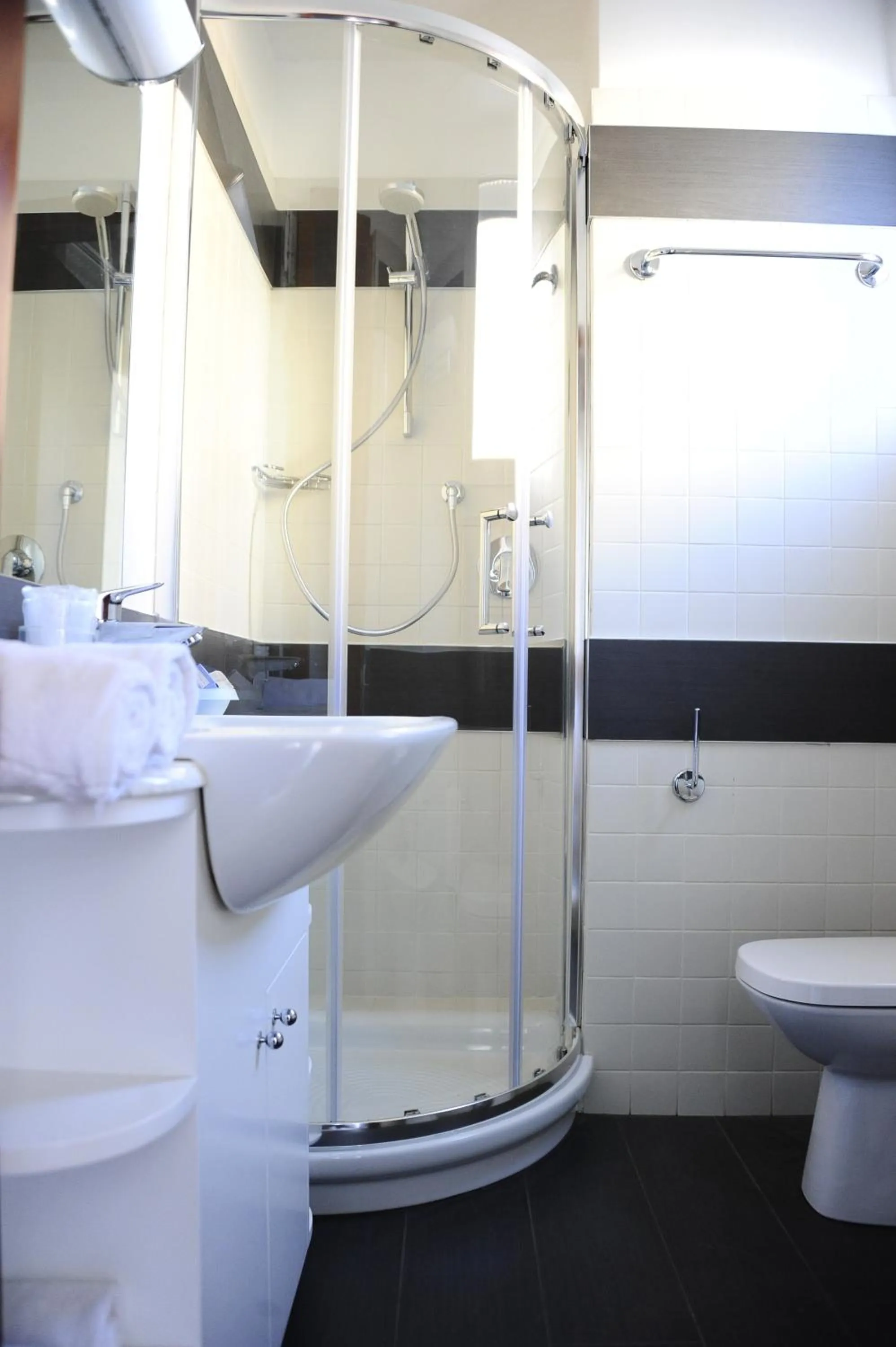 Shower in Hotel Metropol