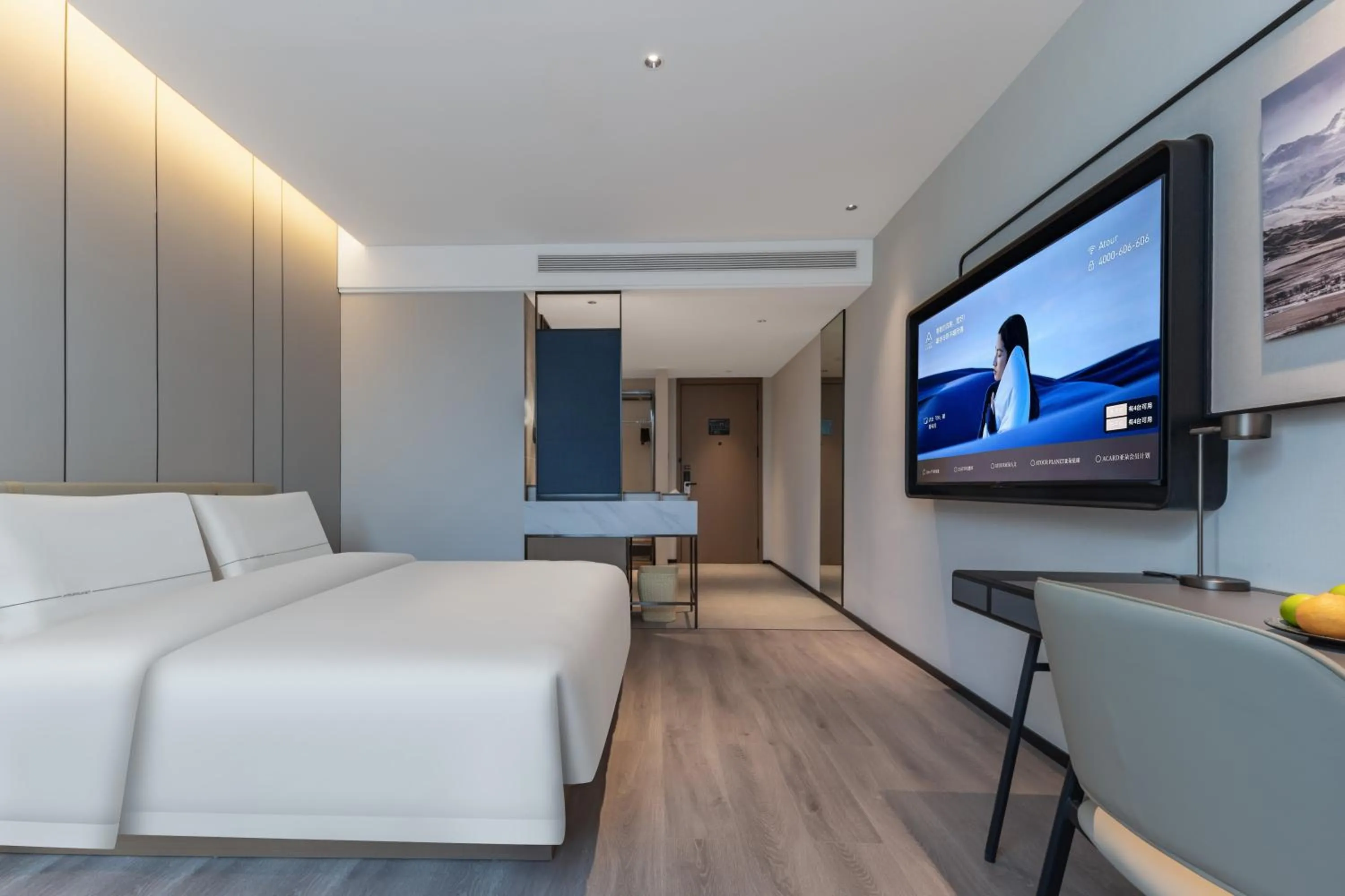 TV and multimedia in Atour Hotel Hangzhou Xiaoshan Airport Airport Town