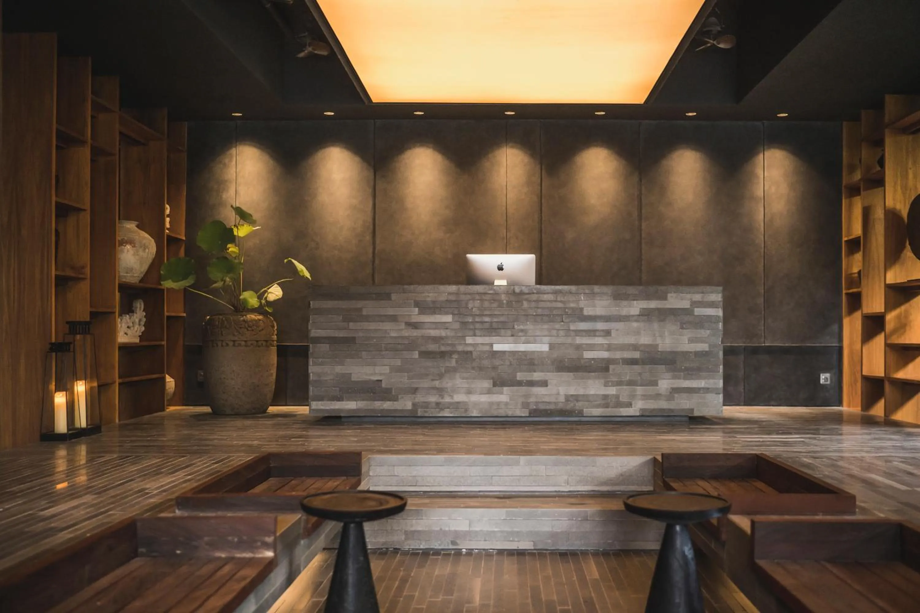 Lobby or reception in iSuite by Ekosistem