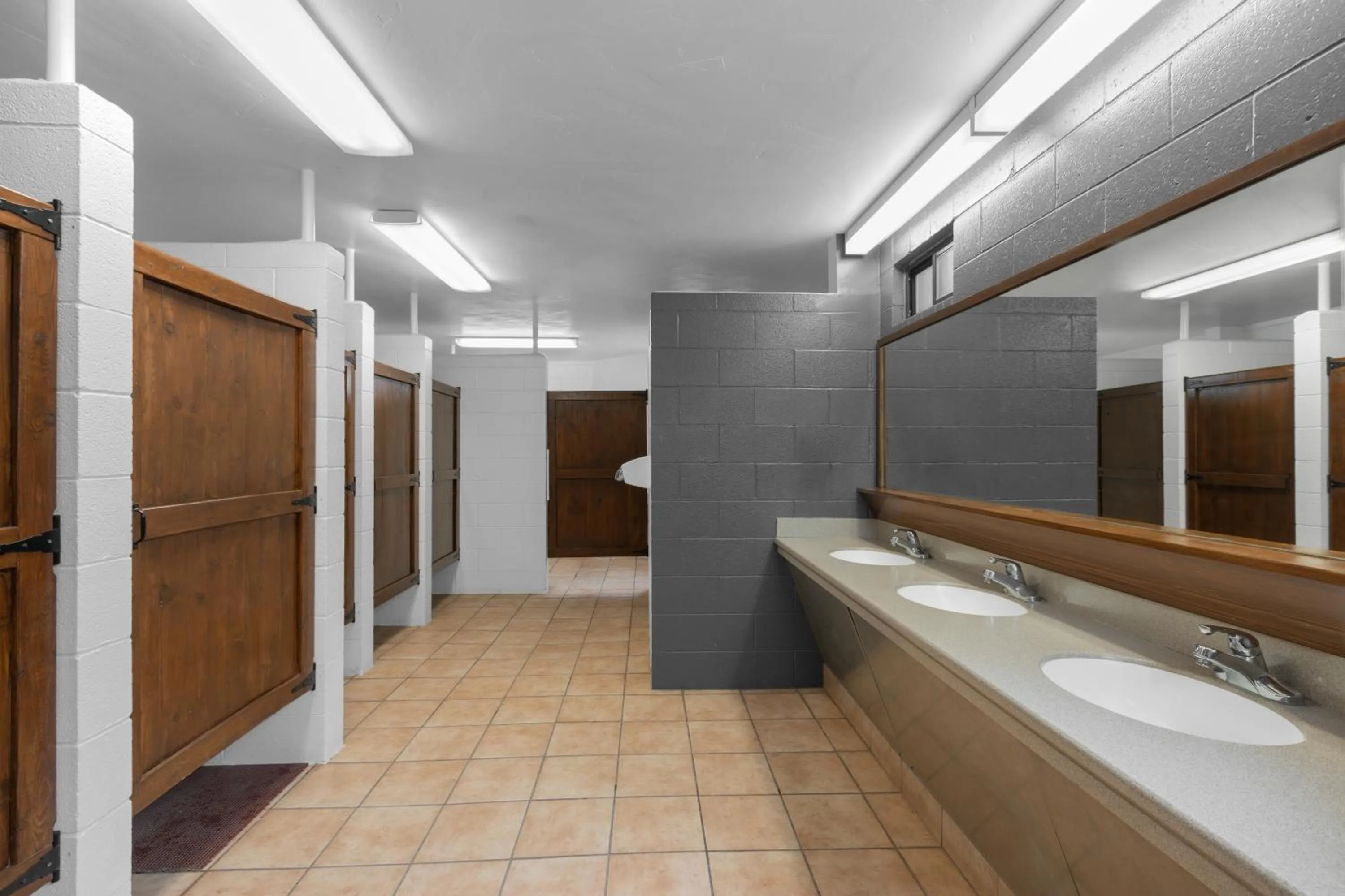 Public Bath in Sun Outdoors Moab Downtown