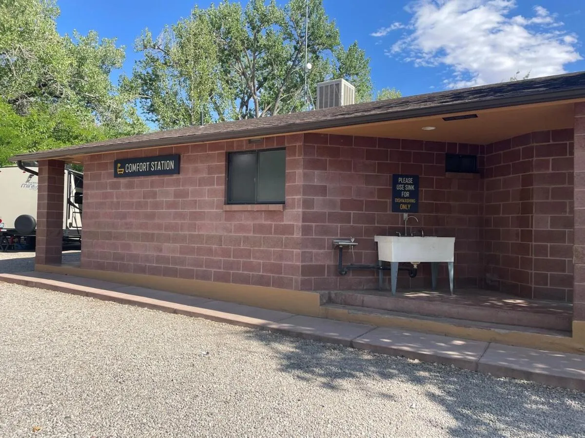 Public Bath in Sun Outdoors Moab Downtown