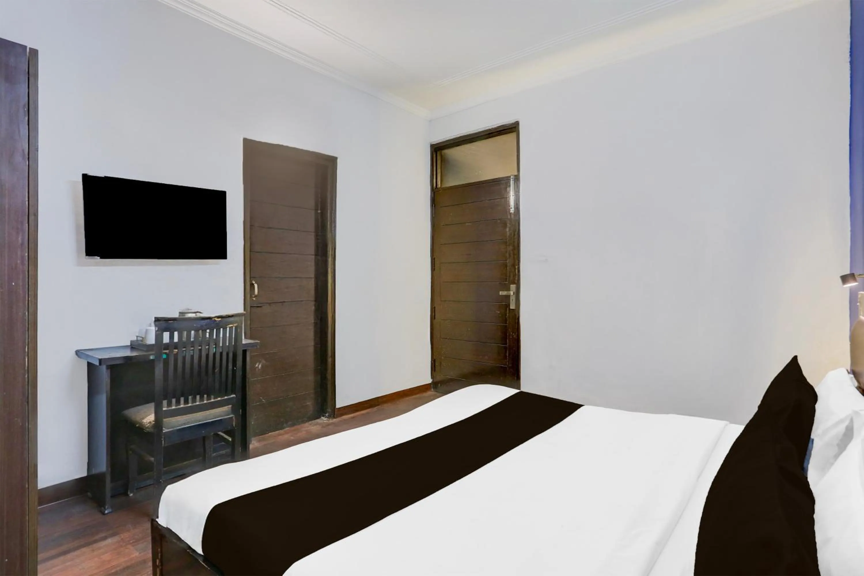 Super Townhouse Super Anmol Residency Near Saket Metro Delhi
