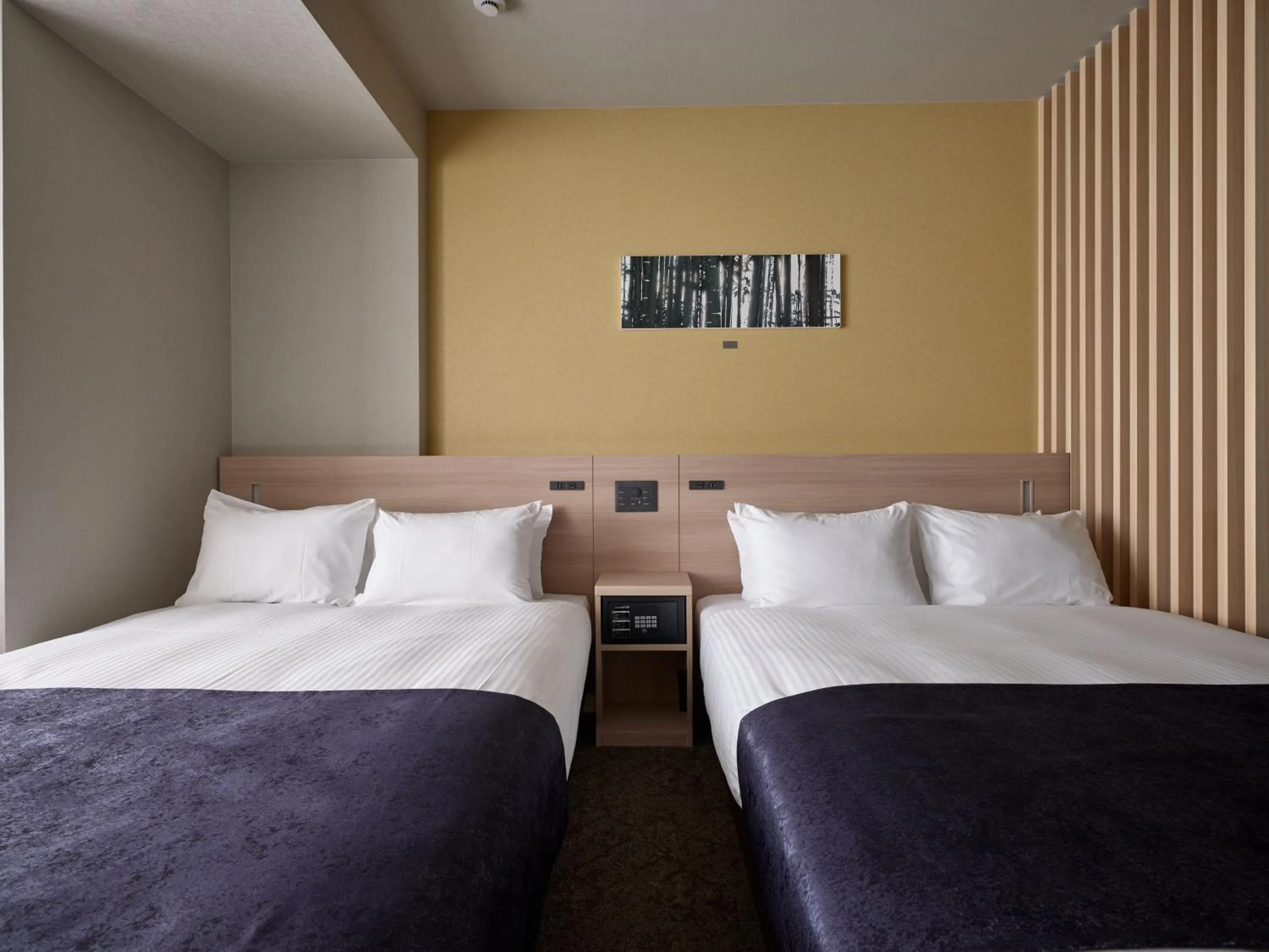 Bed in Premium Apart MONday KYOTO GOJO