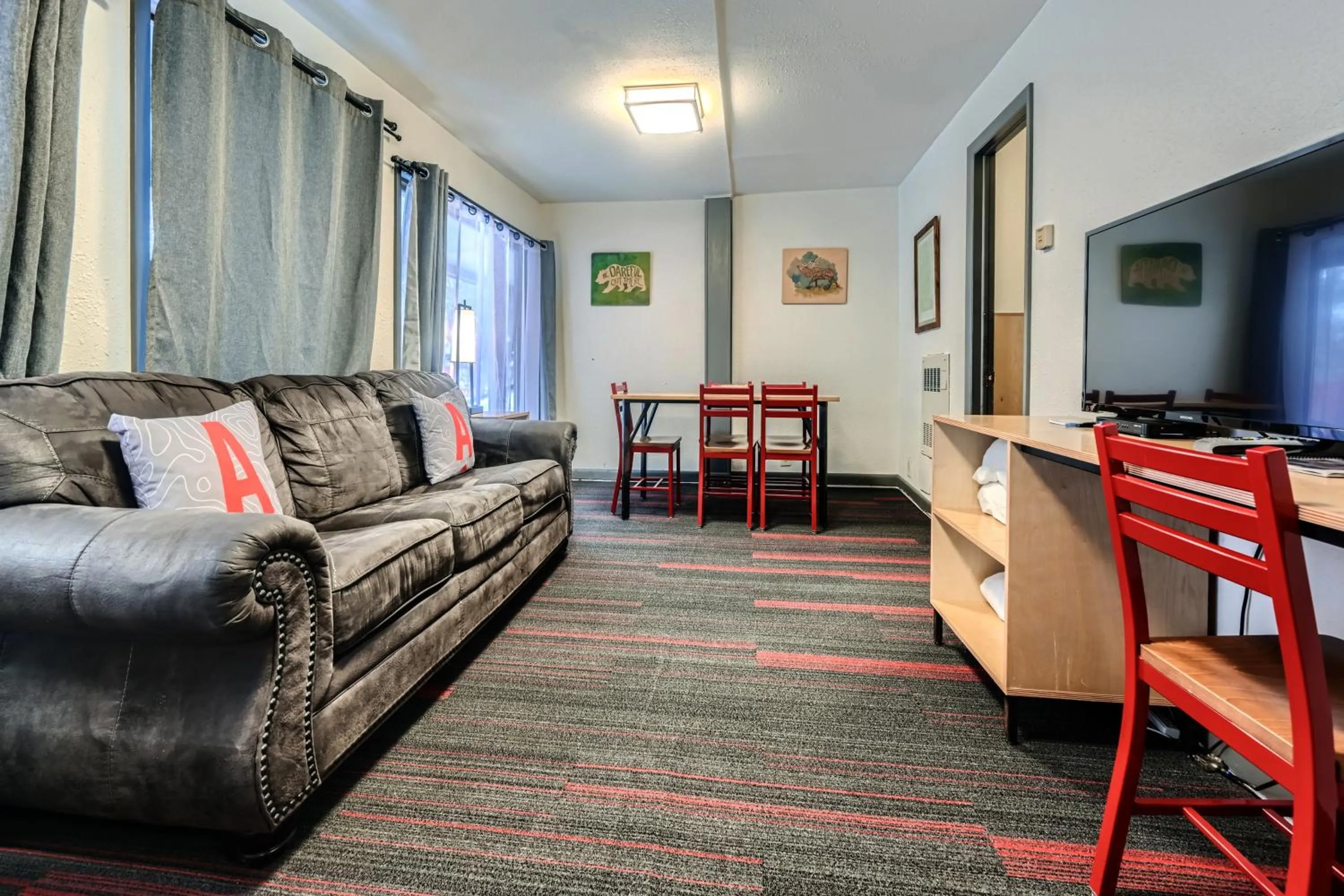 Communal lounge/ TV room in A-Lodge Boulder