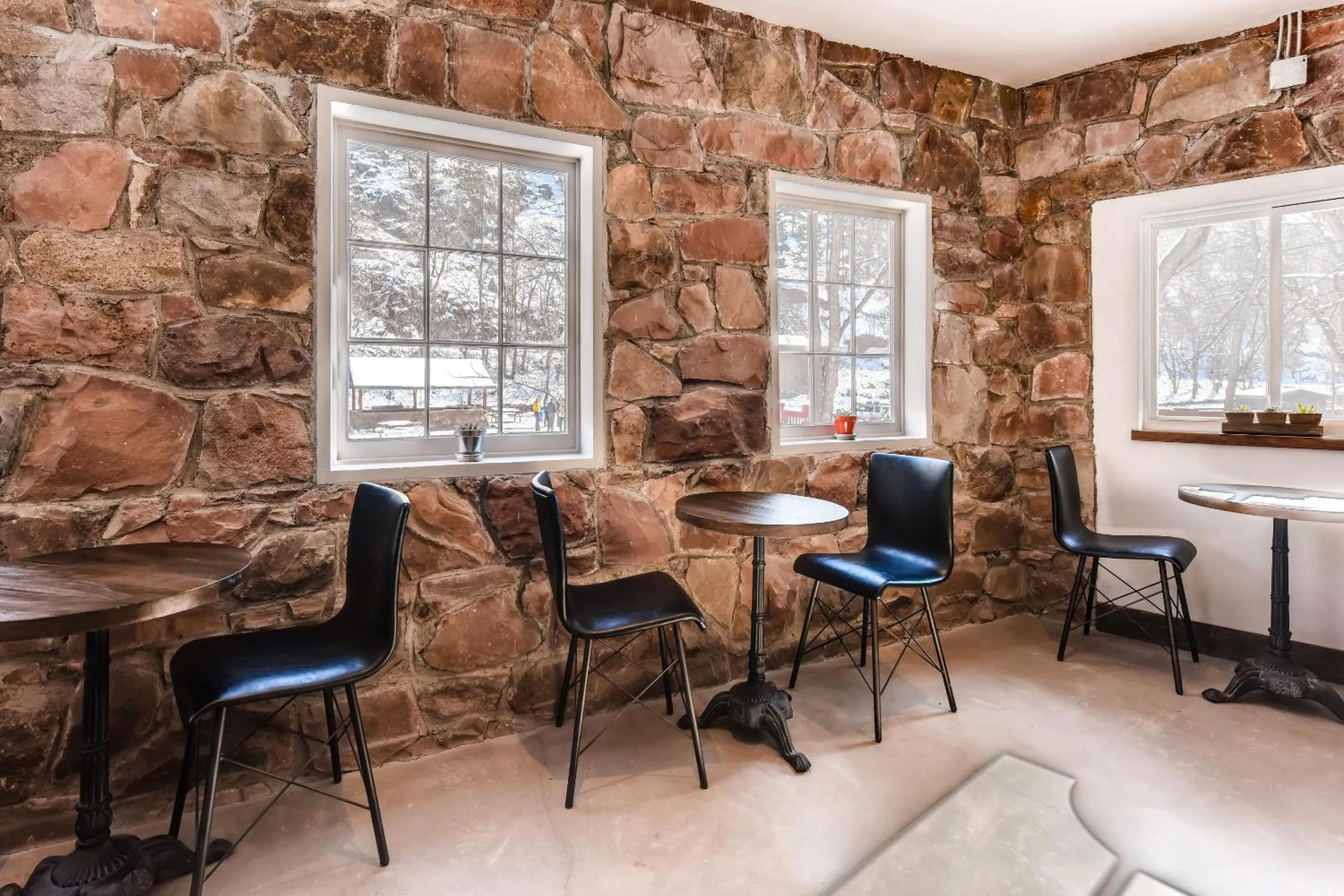 Seating area in A-Lodge Boulder