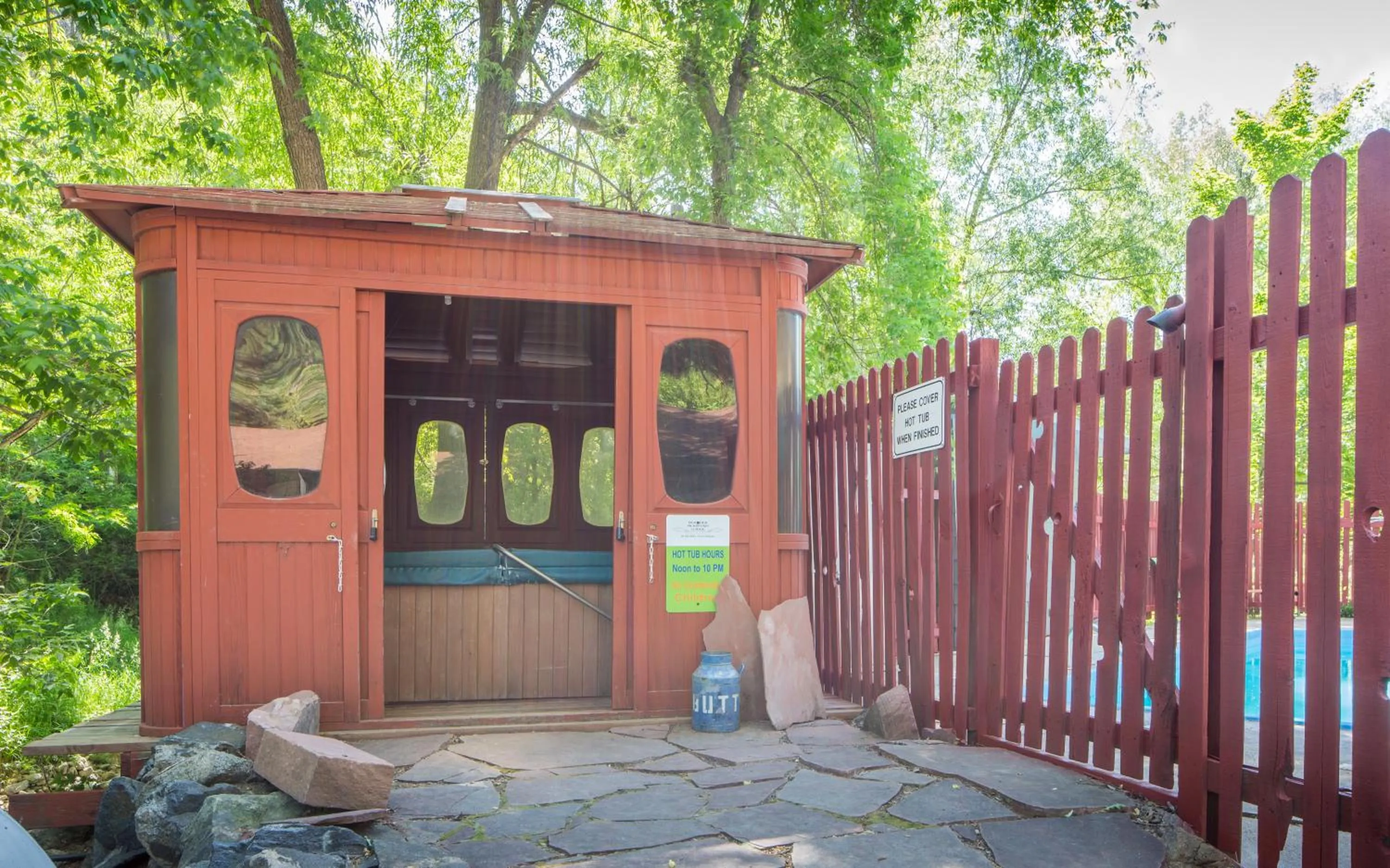 Hot Tub in A-Lodge Boulder