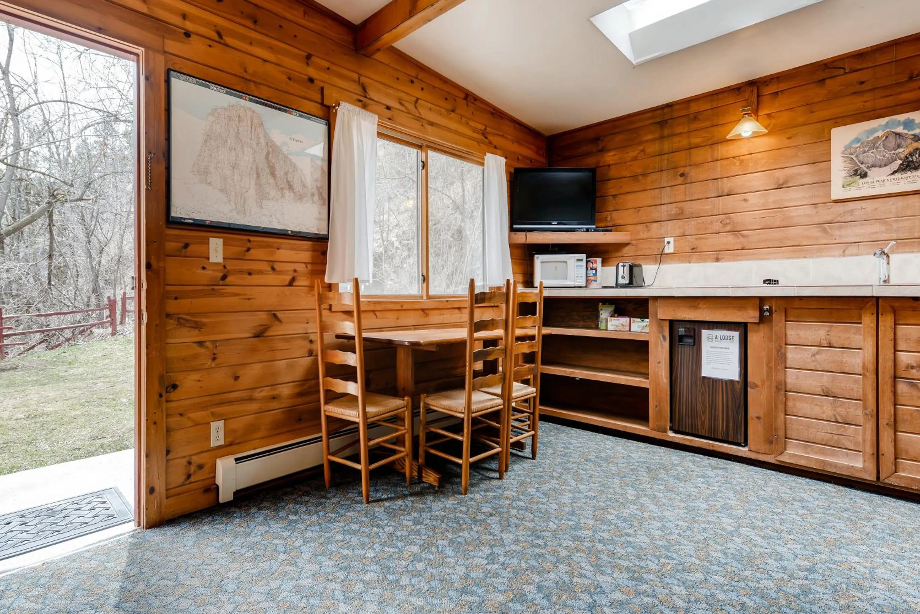 Kitchen or kitchenette in A-Lodge Boulder