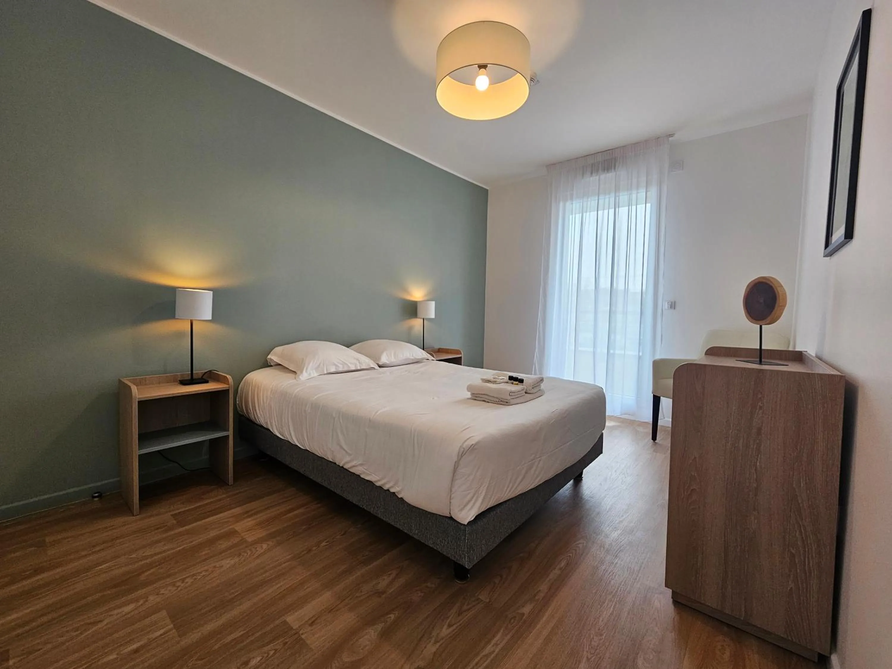 Bed in Zenao Appart'hôtels Saint-Maur-des-Fossés