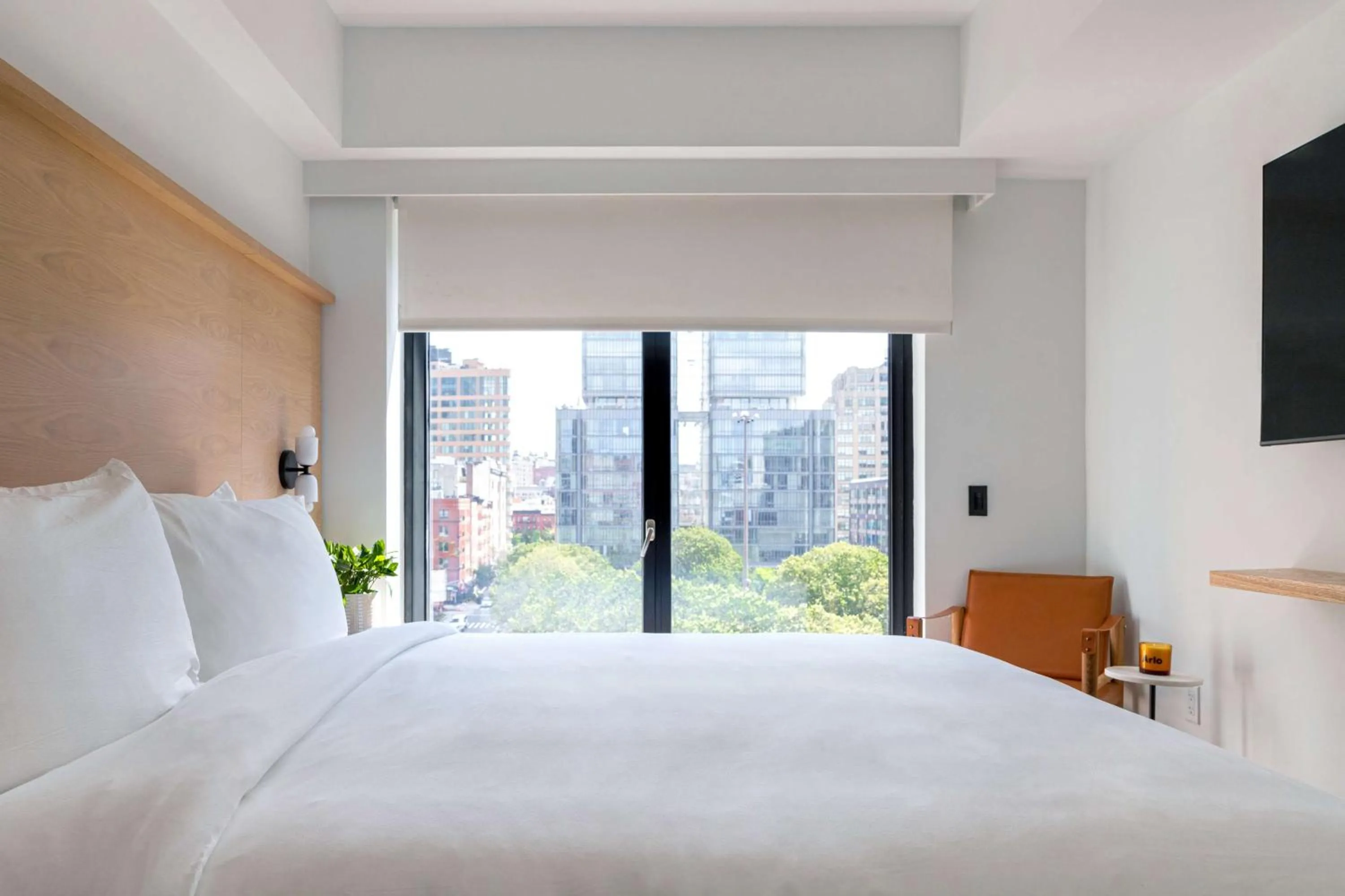 Photo of the whole room, Bed in Arlo SoHo