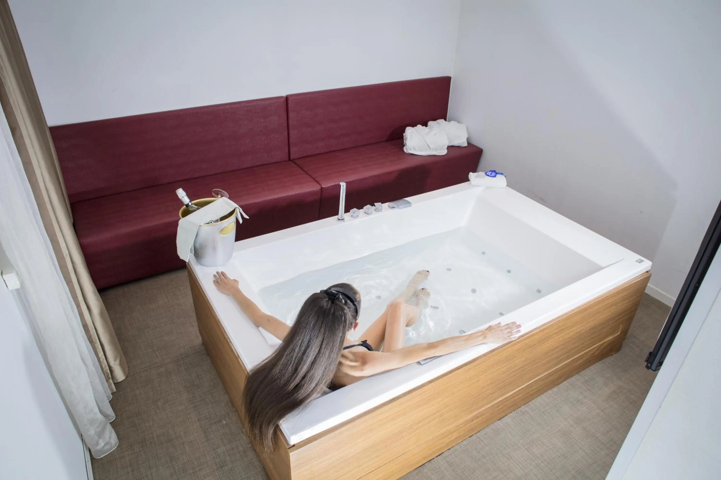 Hot Tub in Blue Relais Maggiore