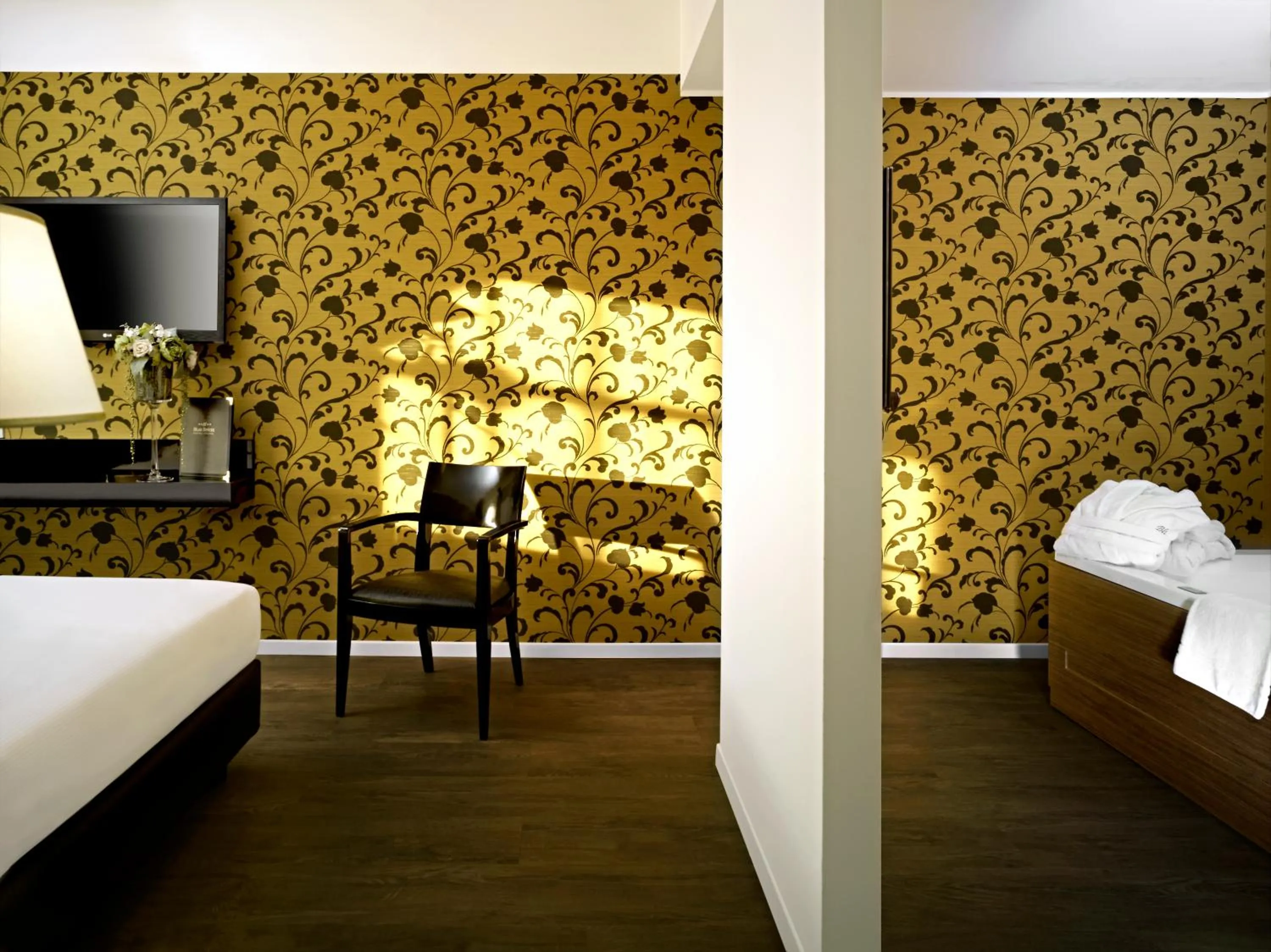 Living room, Bed in Blue Relais Maggiore