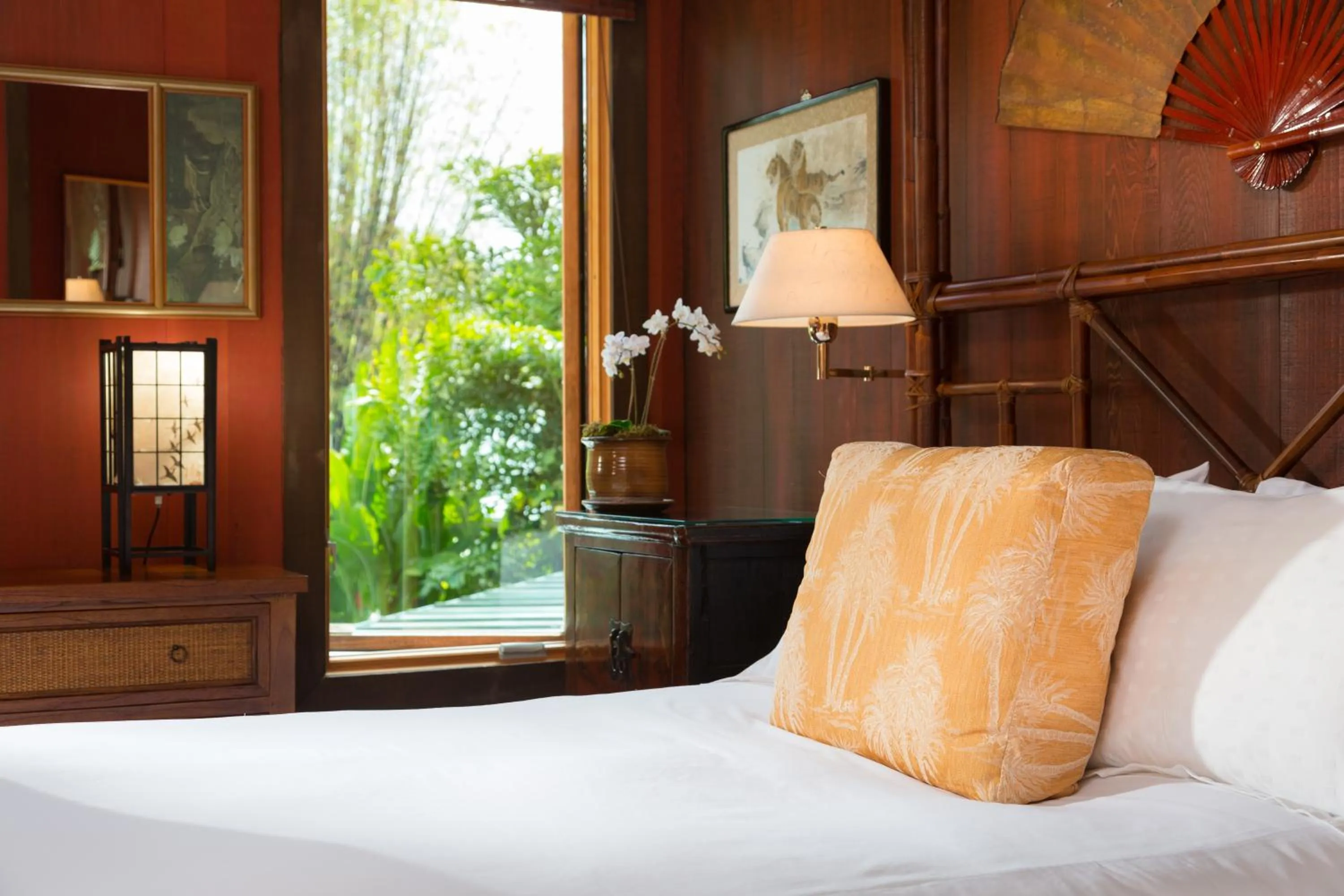 Bedroom, Bed in Holualoa Inn