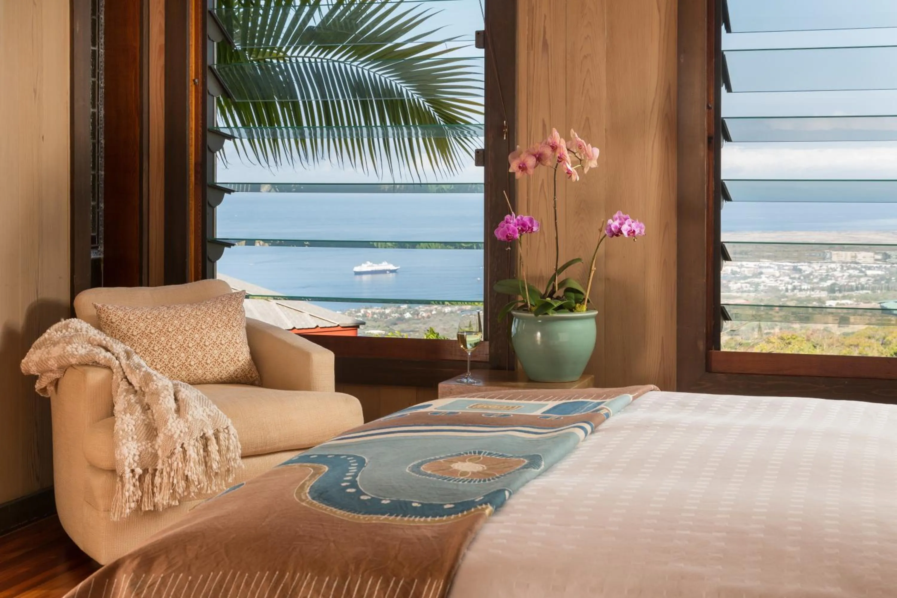 Bedroom, Bed in Holualoa Inn