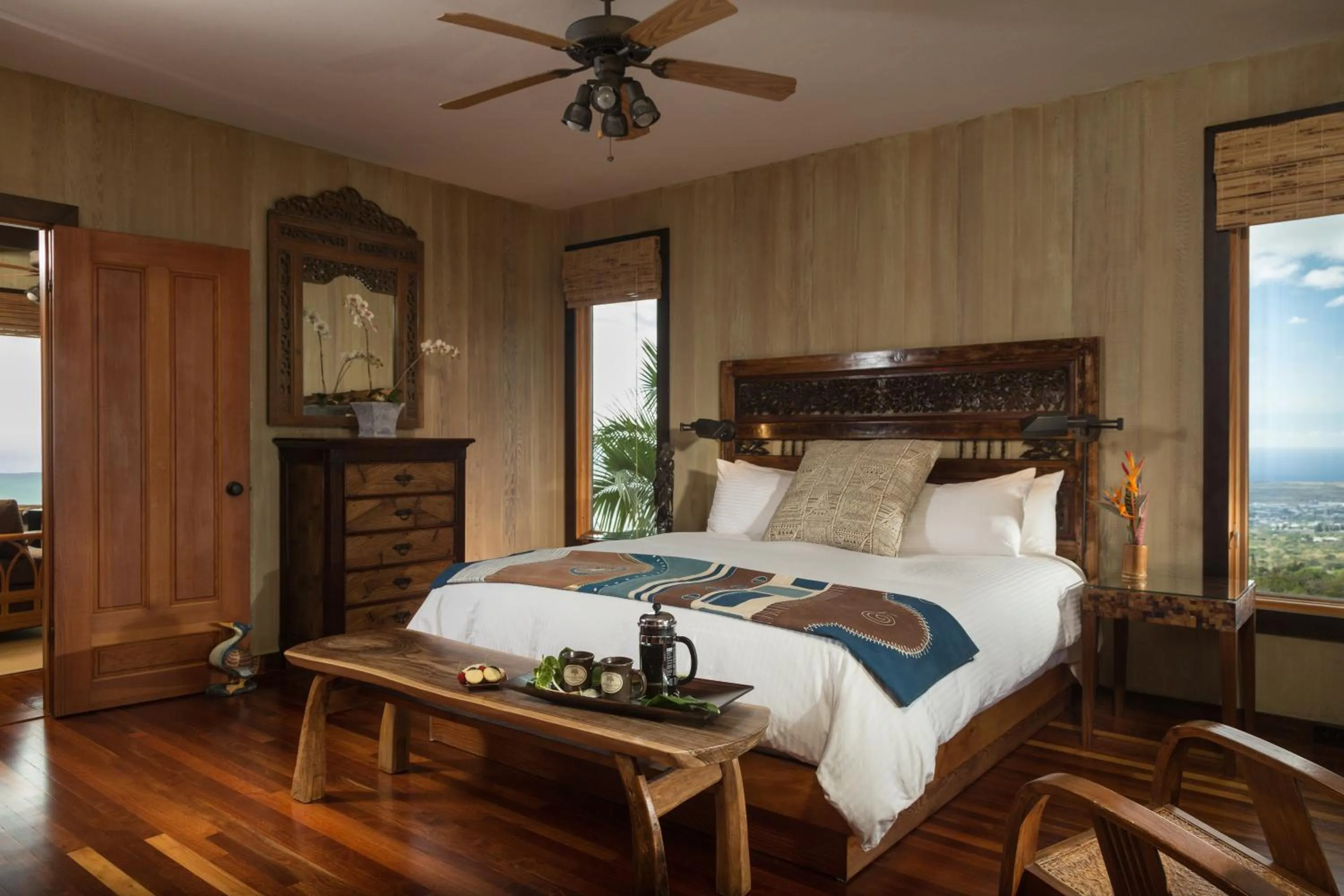 Bedroom, Bed in Holualoa Inn