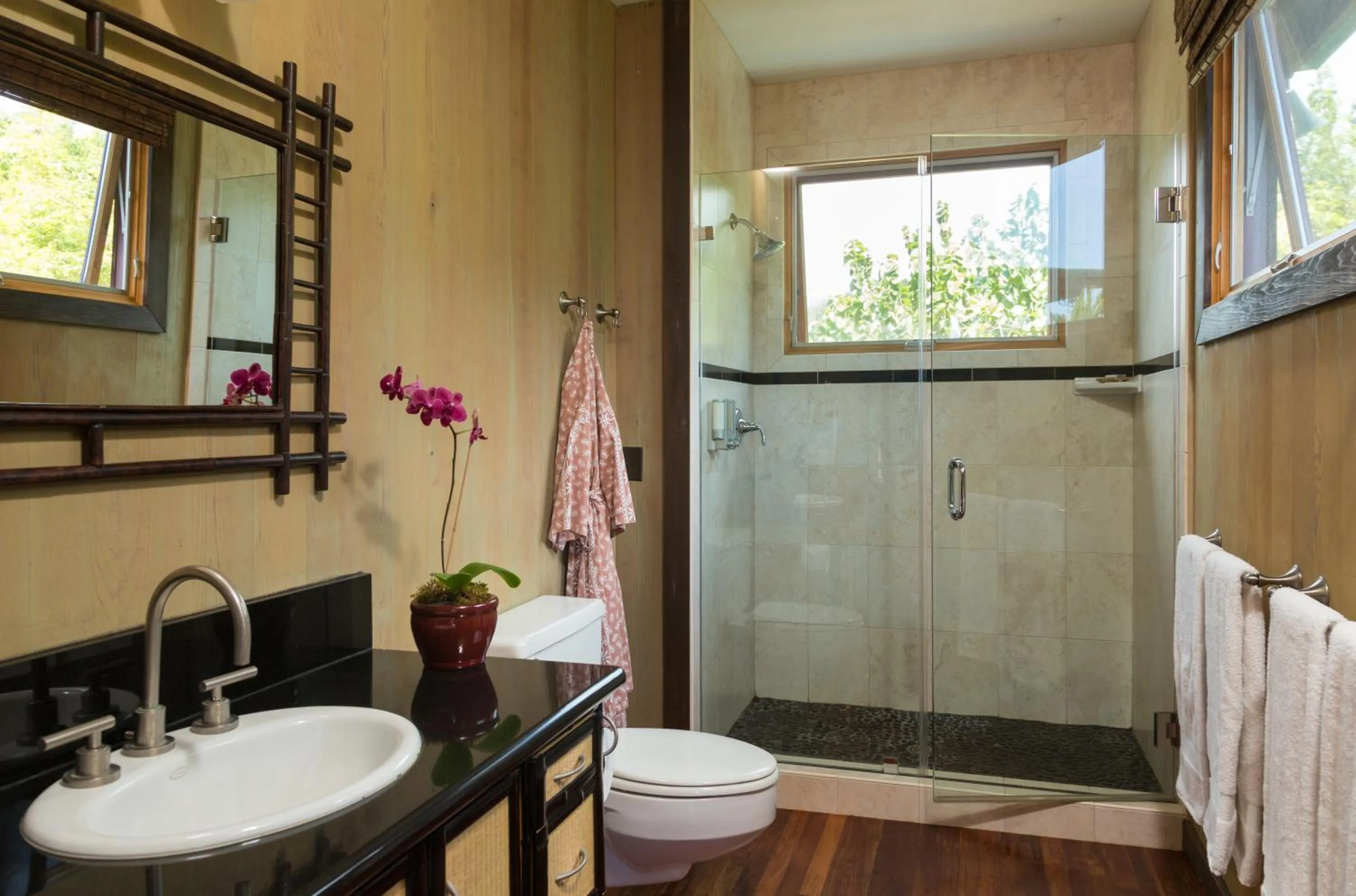 Bathroom in Holualoa Inn