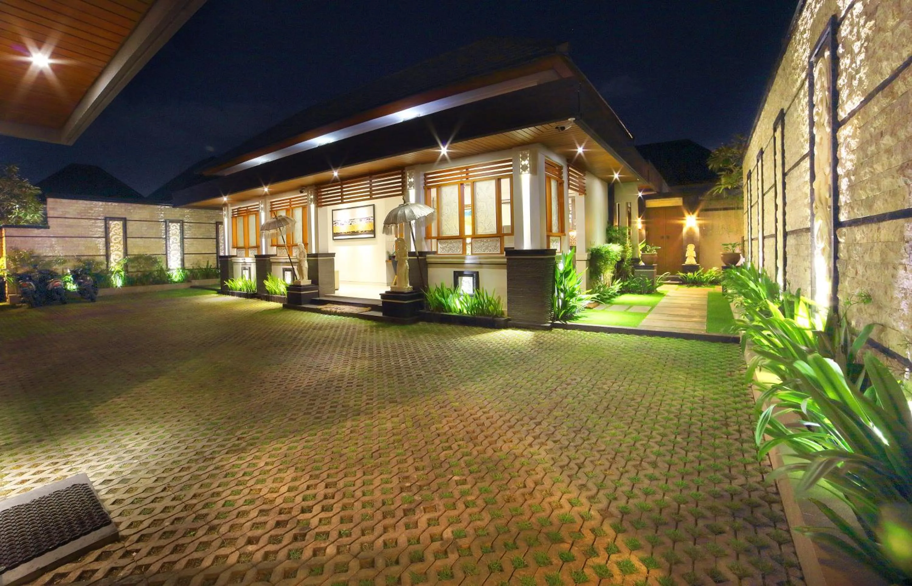 Garden in The Banyumas Suite Villa Legian