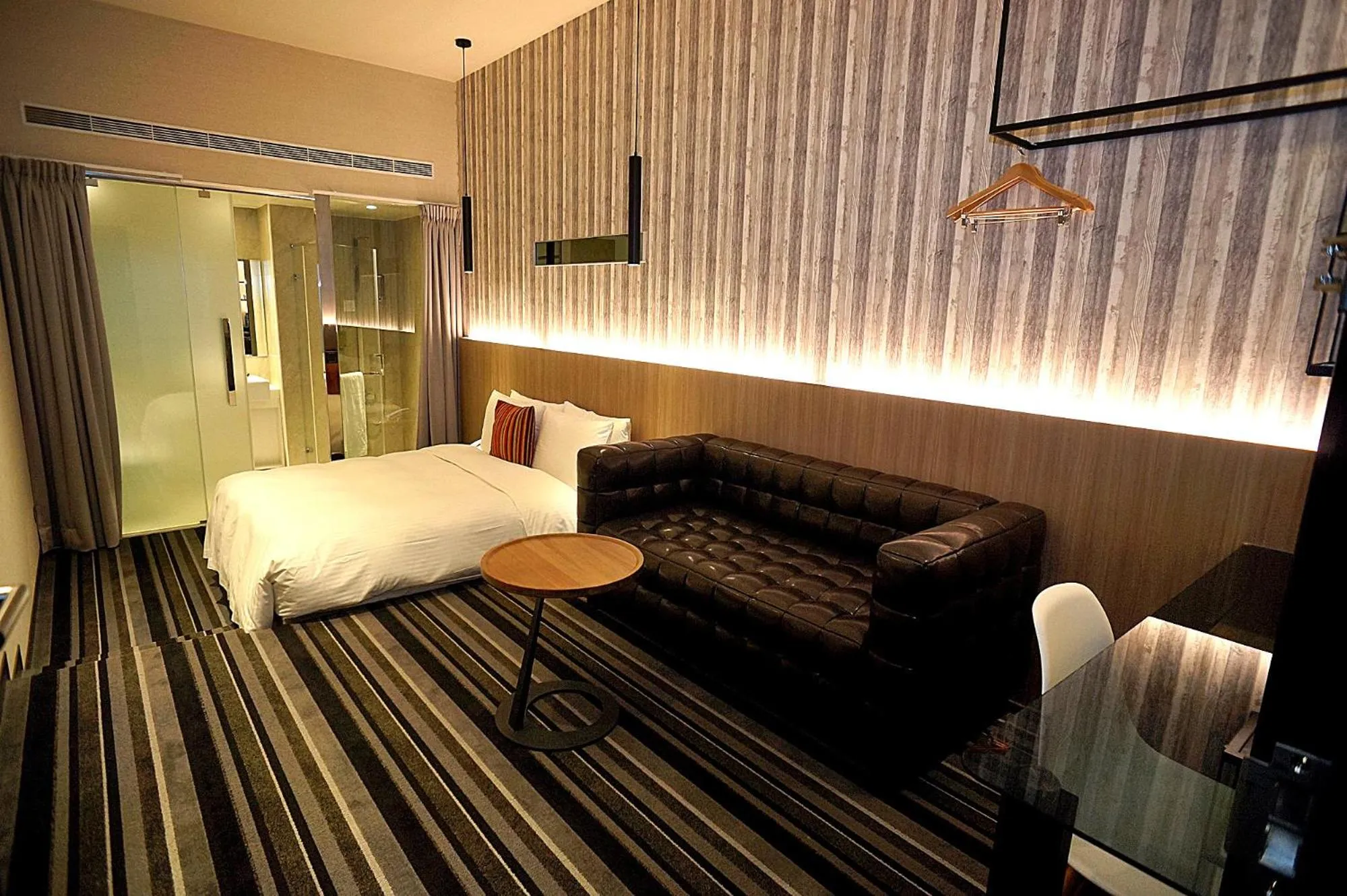Photo of the whole room, Bed in Via Hotel - Zhongxiao