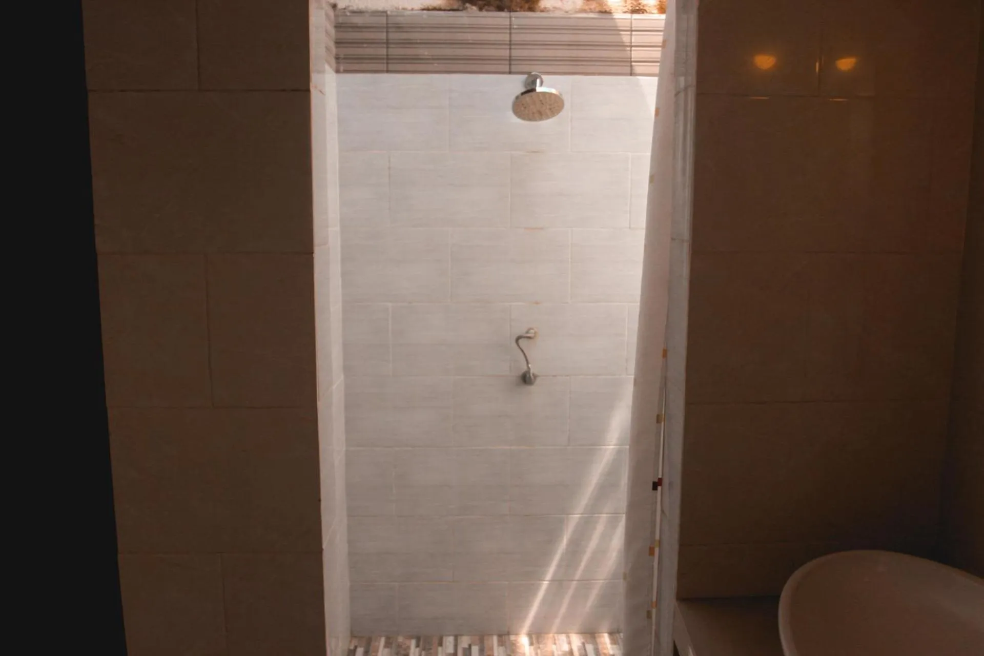 Shower in Garden Cottage Lembongan & Hostel
