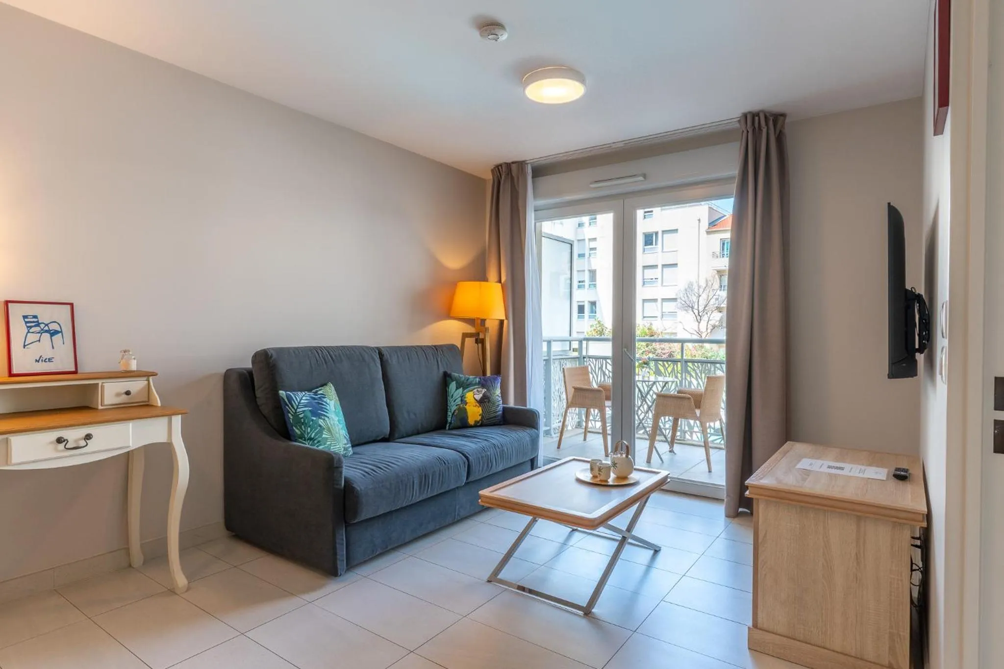 Communal lounge/ TV room in Zenitude Quality Aparthotel Nice