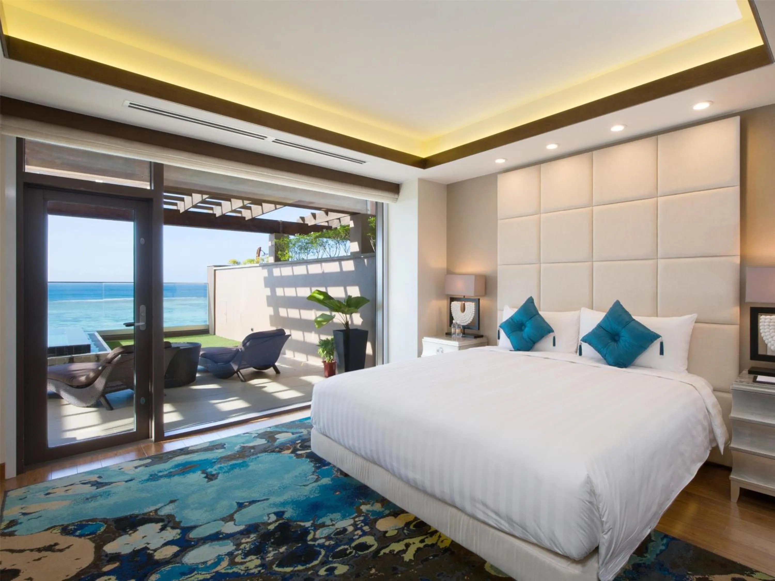 Bedroom, Bed in Dusit Thani Guam Resort