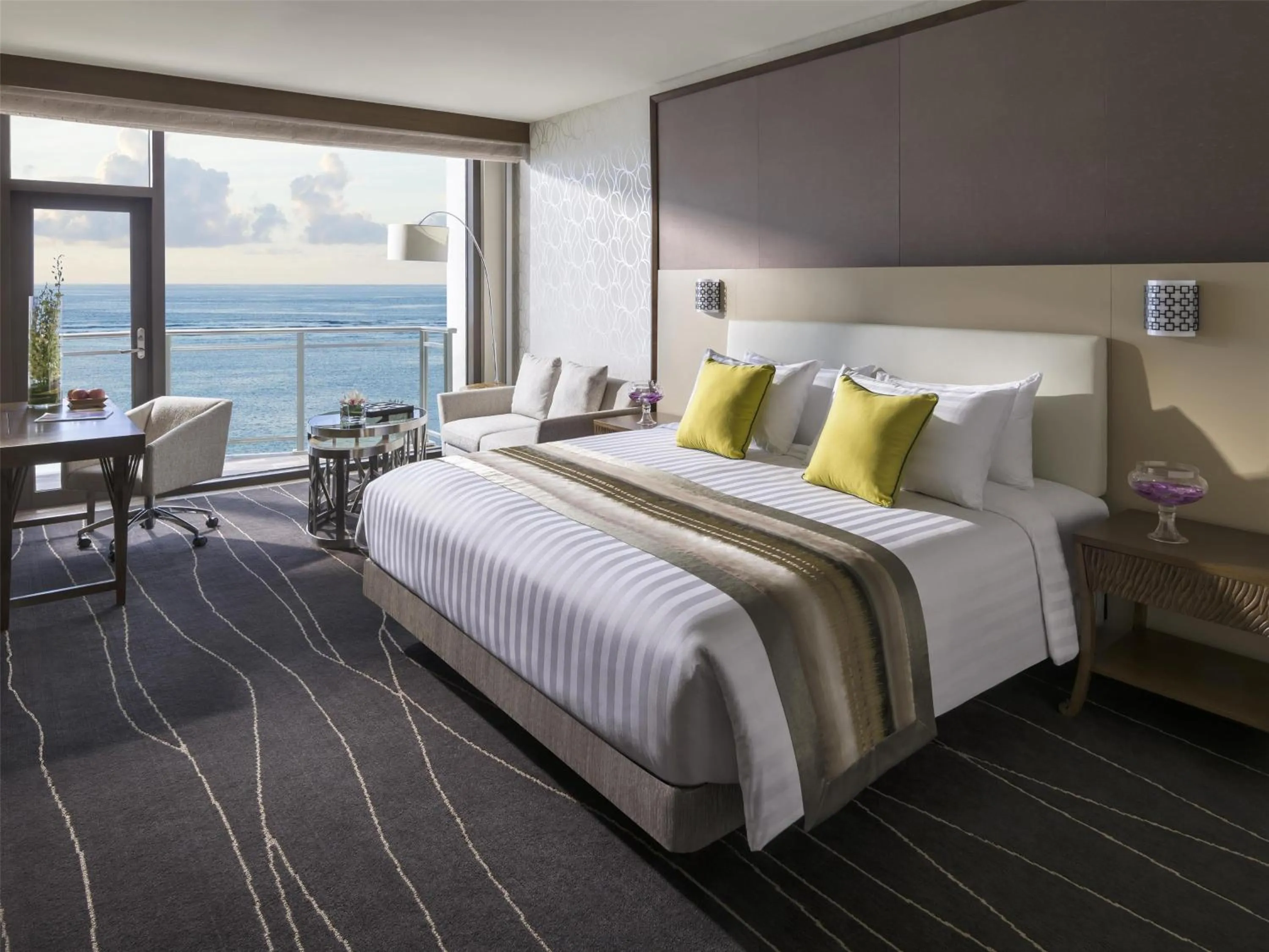 Bedroom, Bed in Dusit Thani Guam Resort