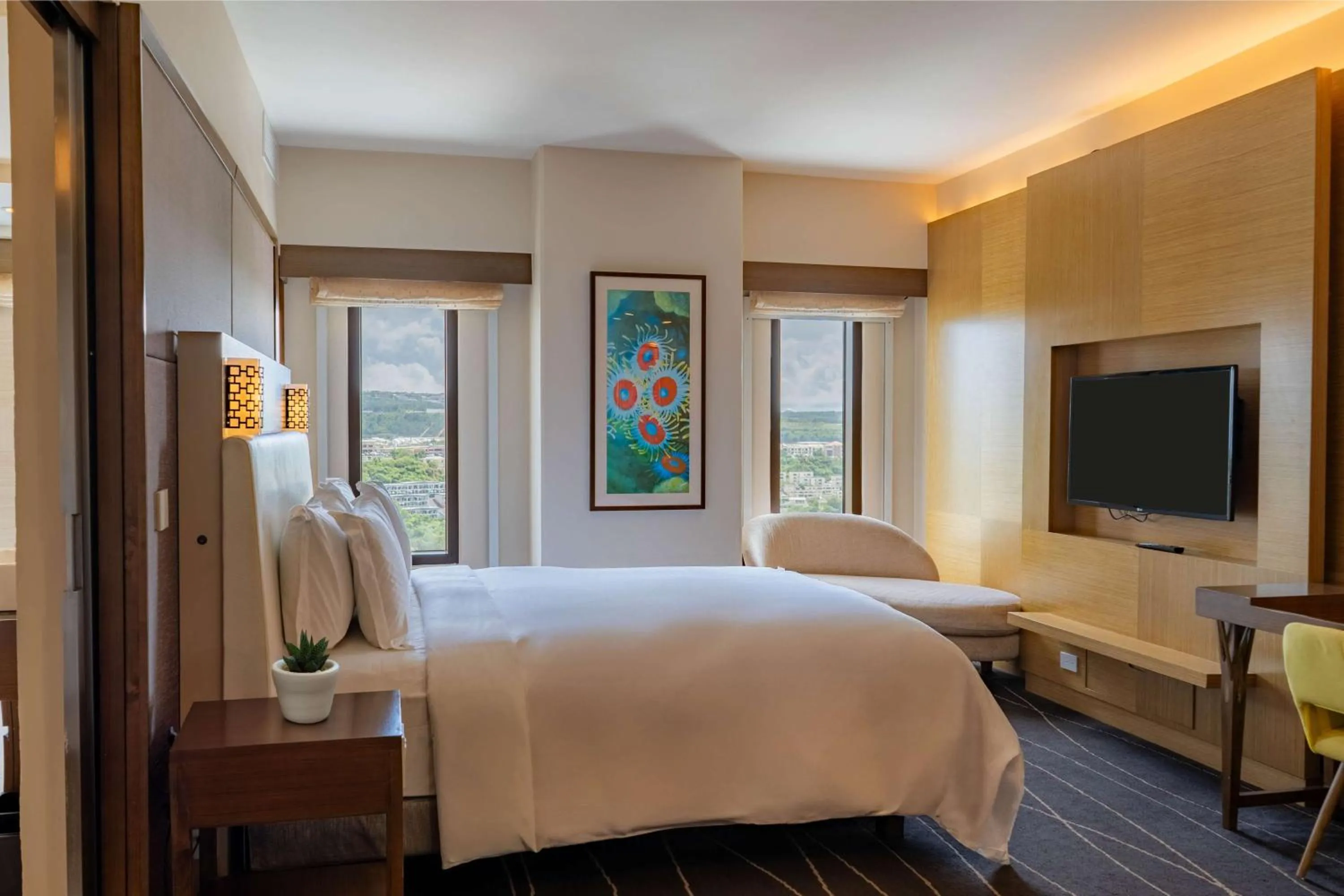 Bedroom, Bed in Dusit Thani Guam Resort