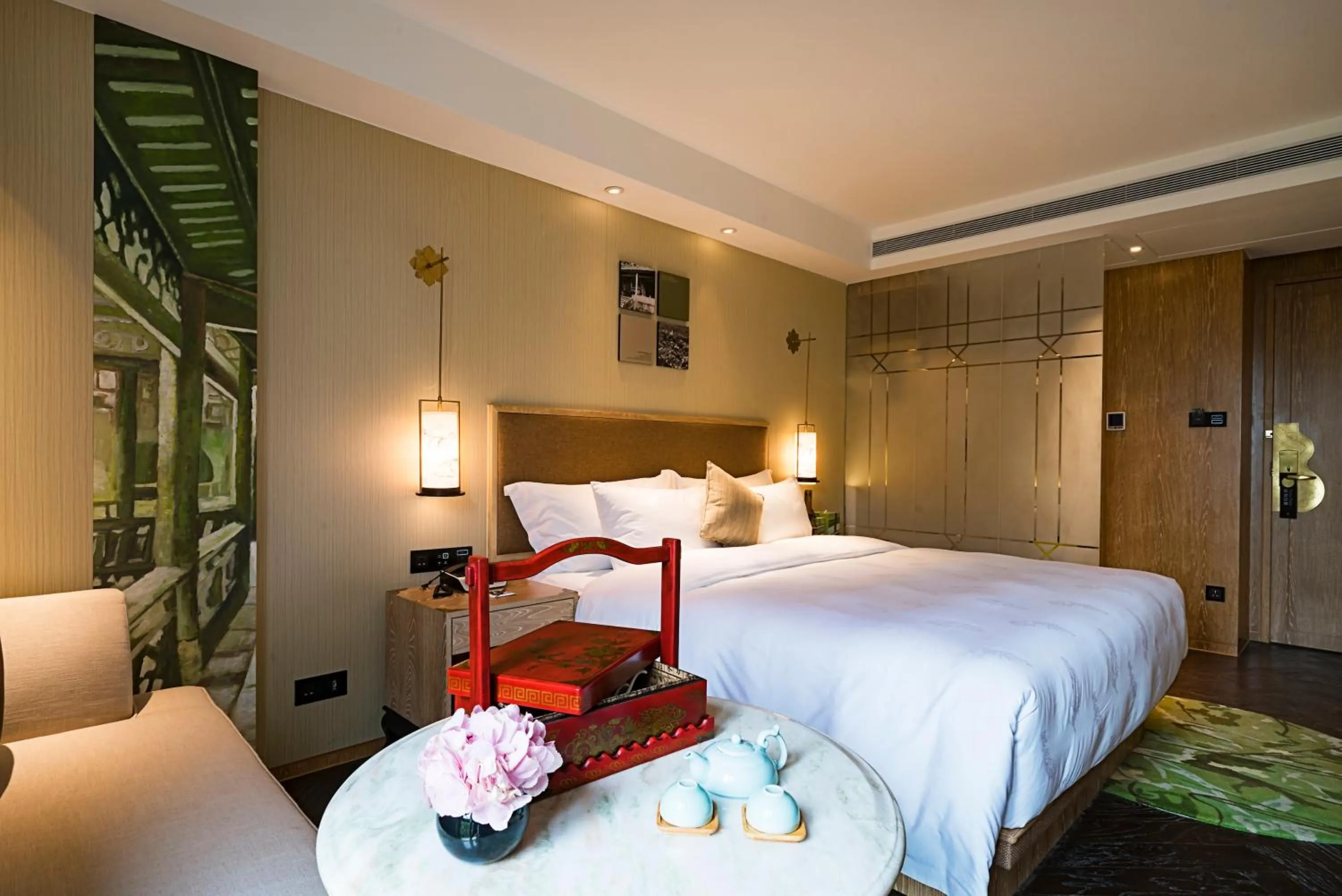 Bed in LN Hotel Five