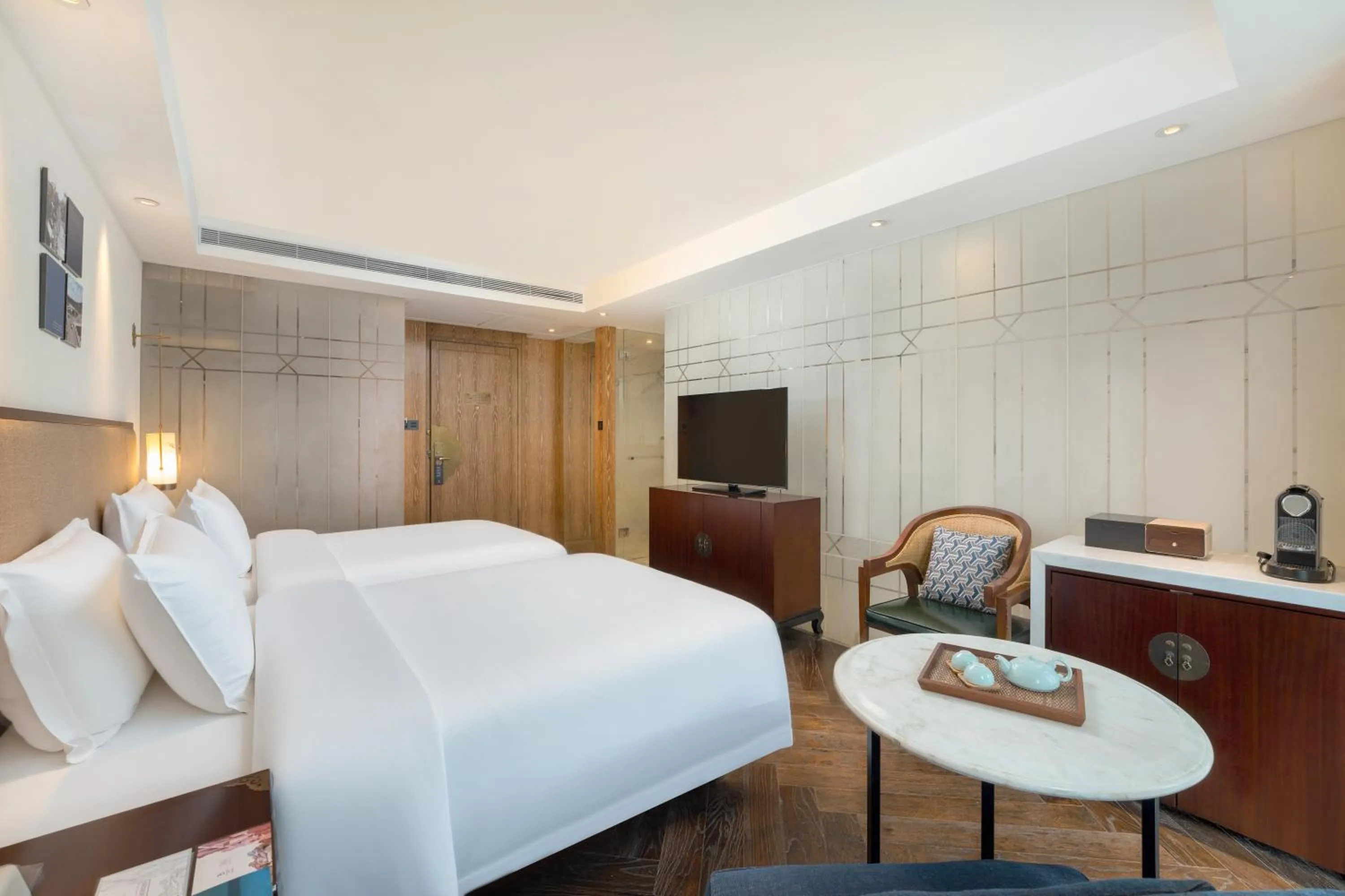 Bed in LN Hotel Five