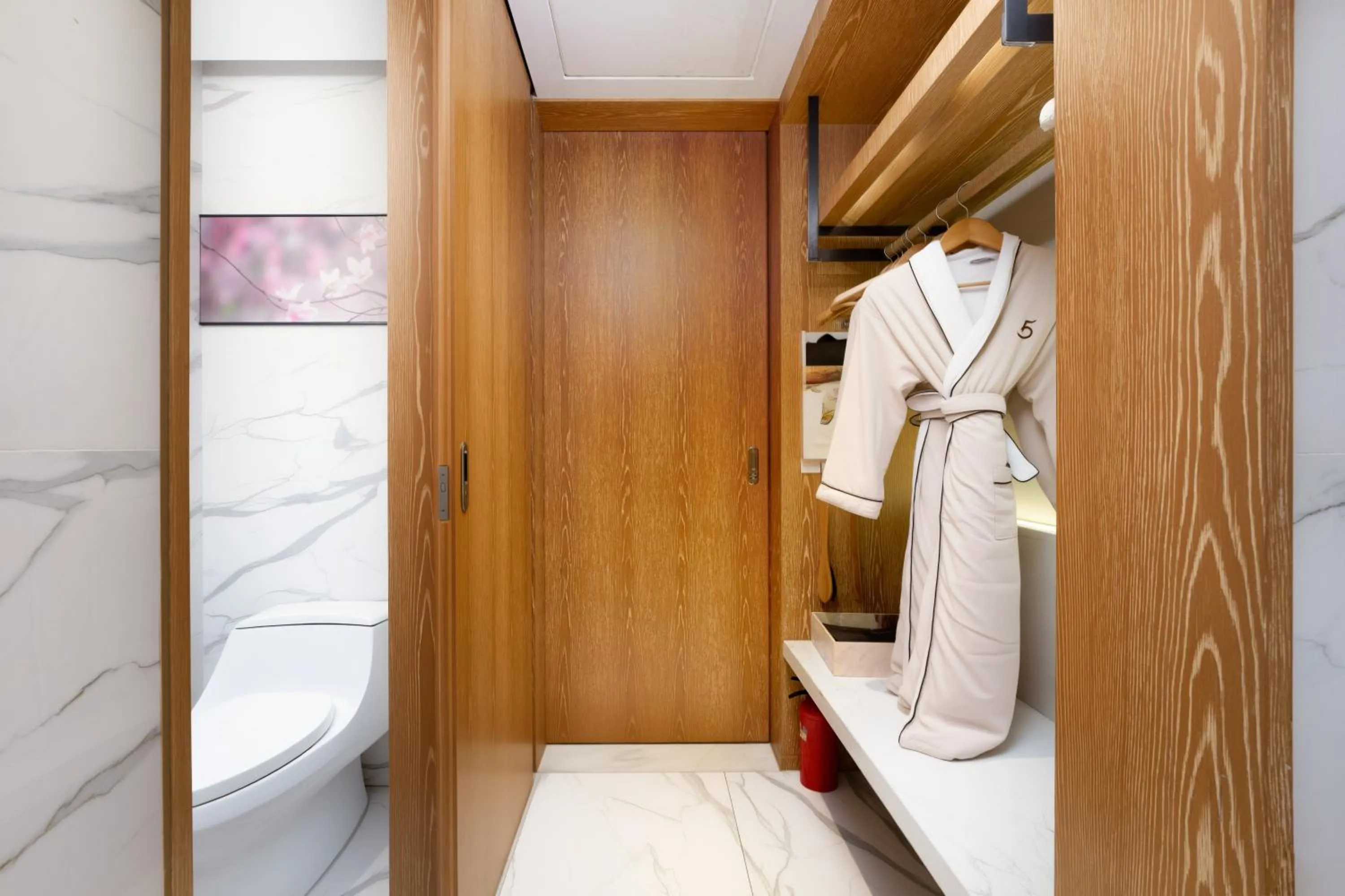 wardrobe in LN Hotel Five