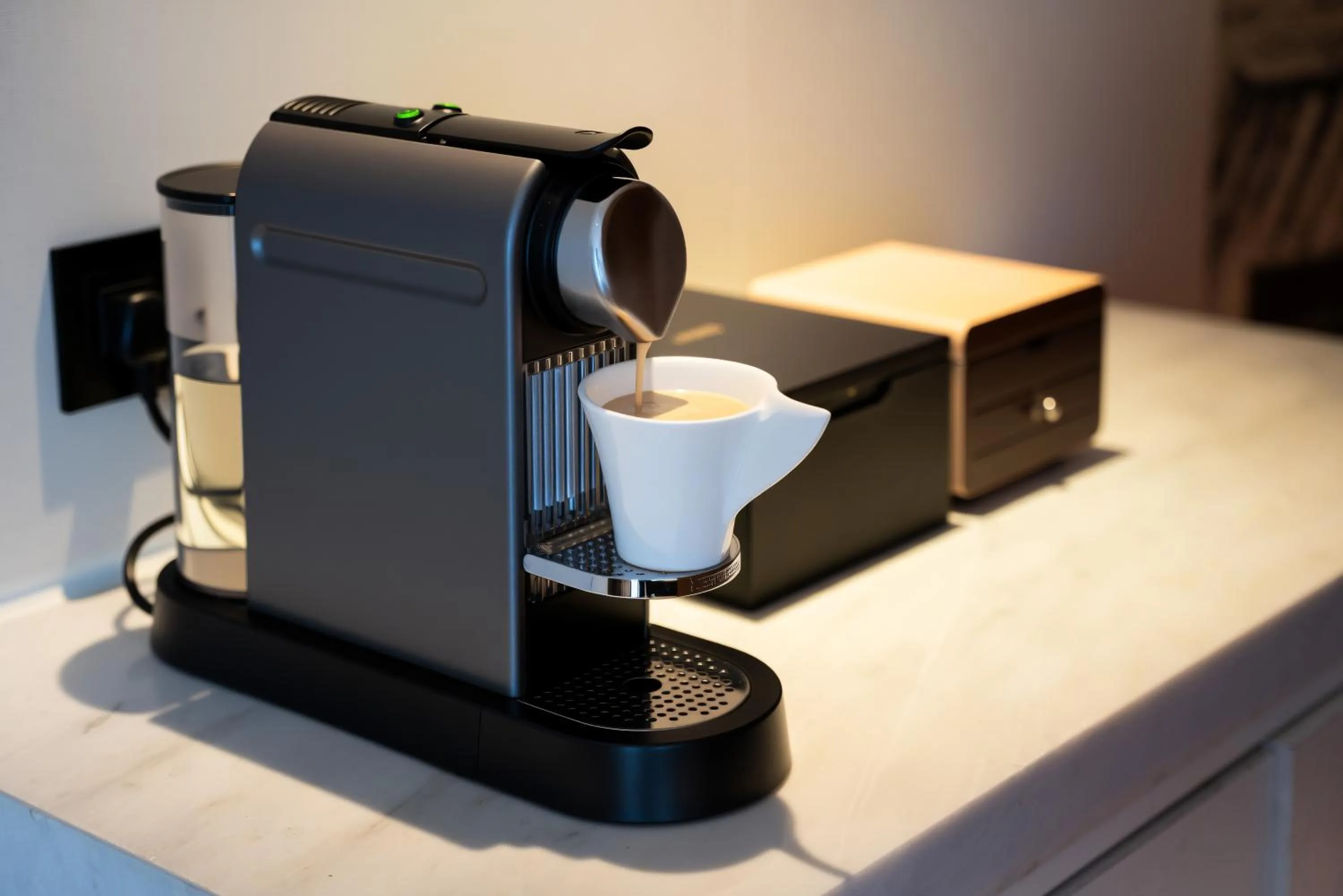 Coffee/tea facilities in LN Hotel Five